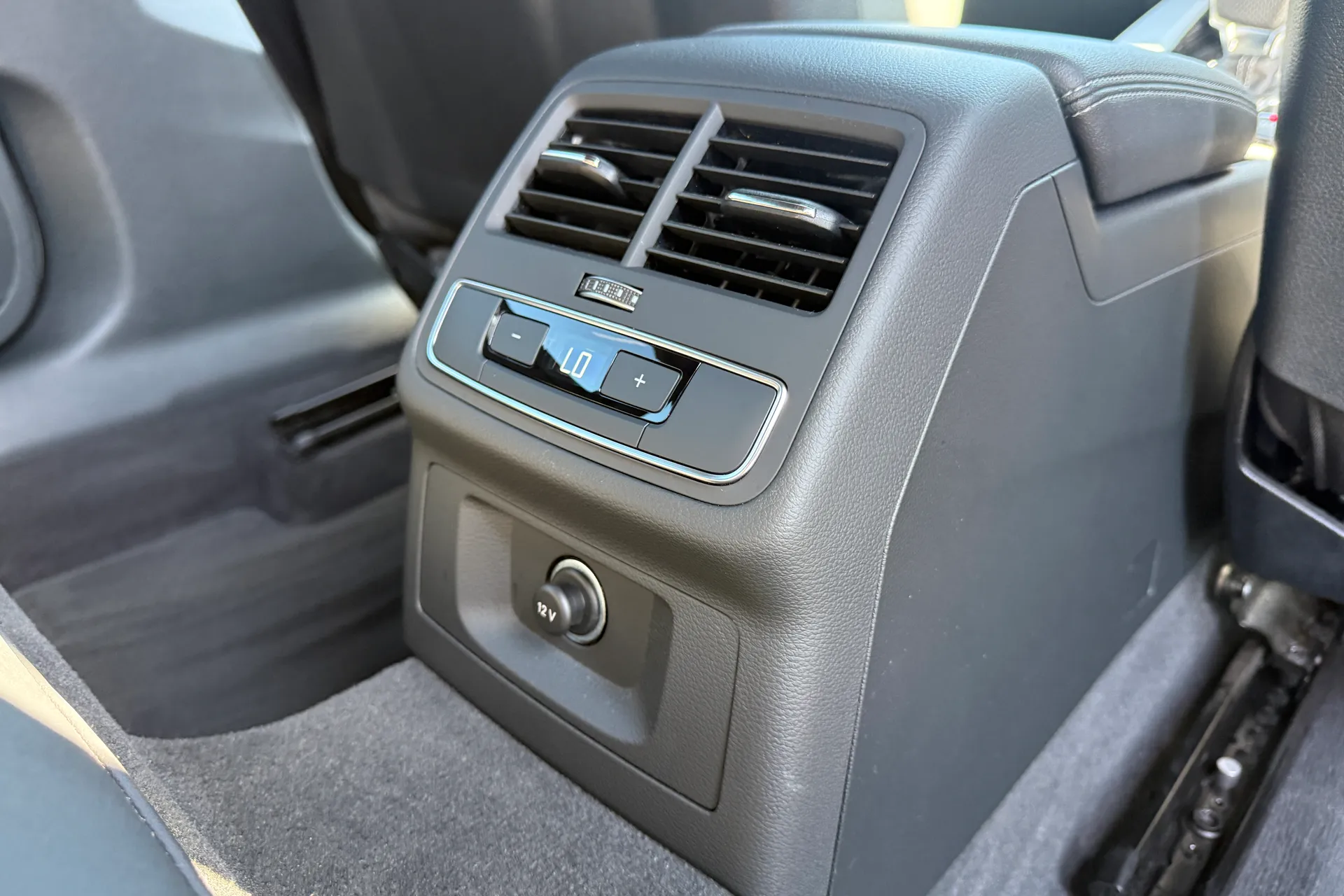 Audi A4 thumbnail image number 48
