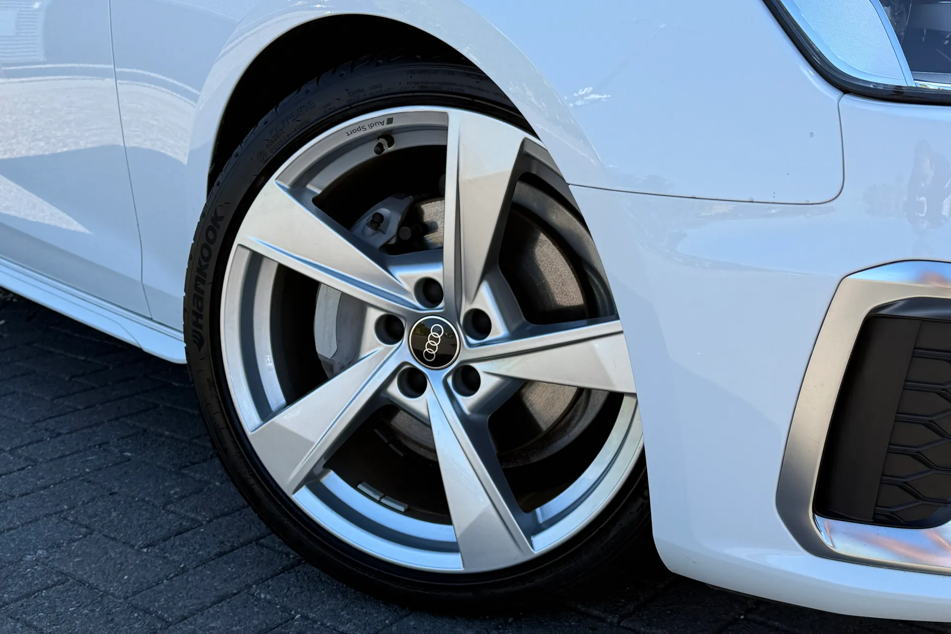 Audi A4 thumbnail image number 7