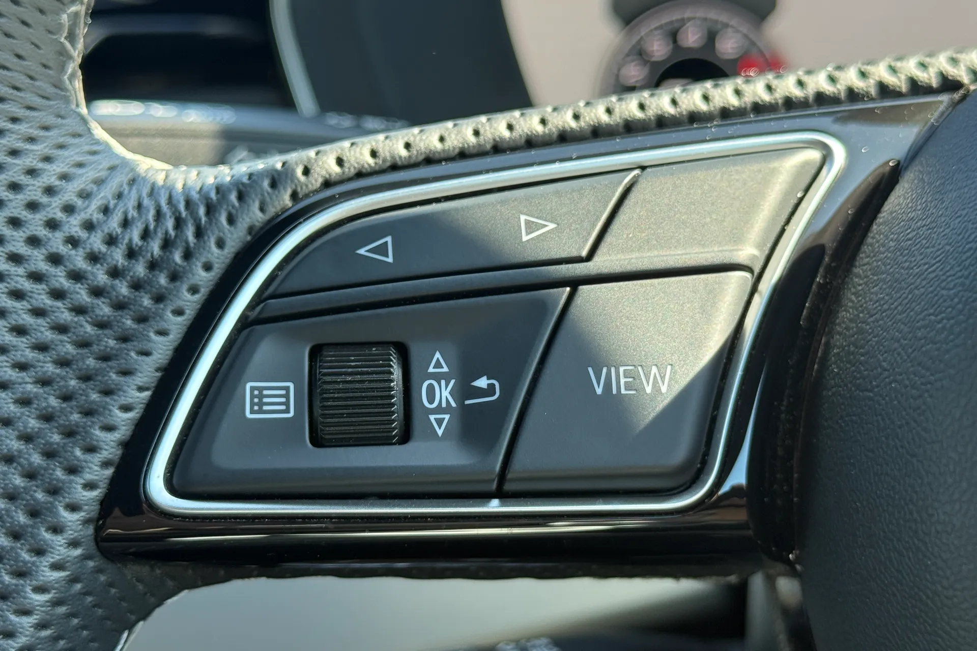 Audi A4 thumbnail image number 21