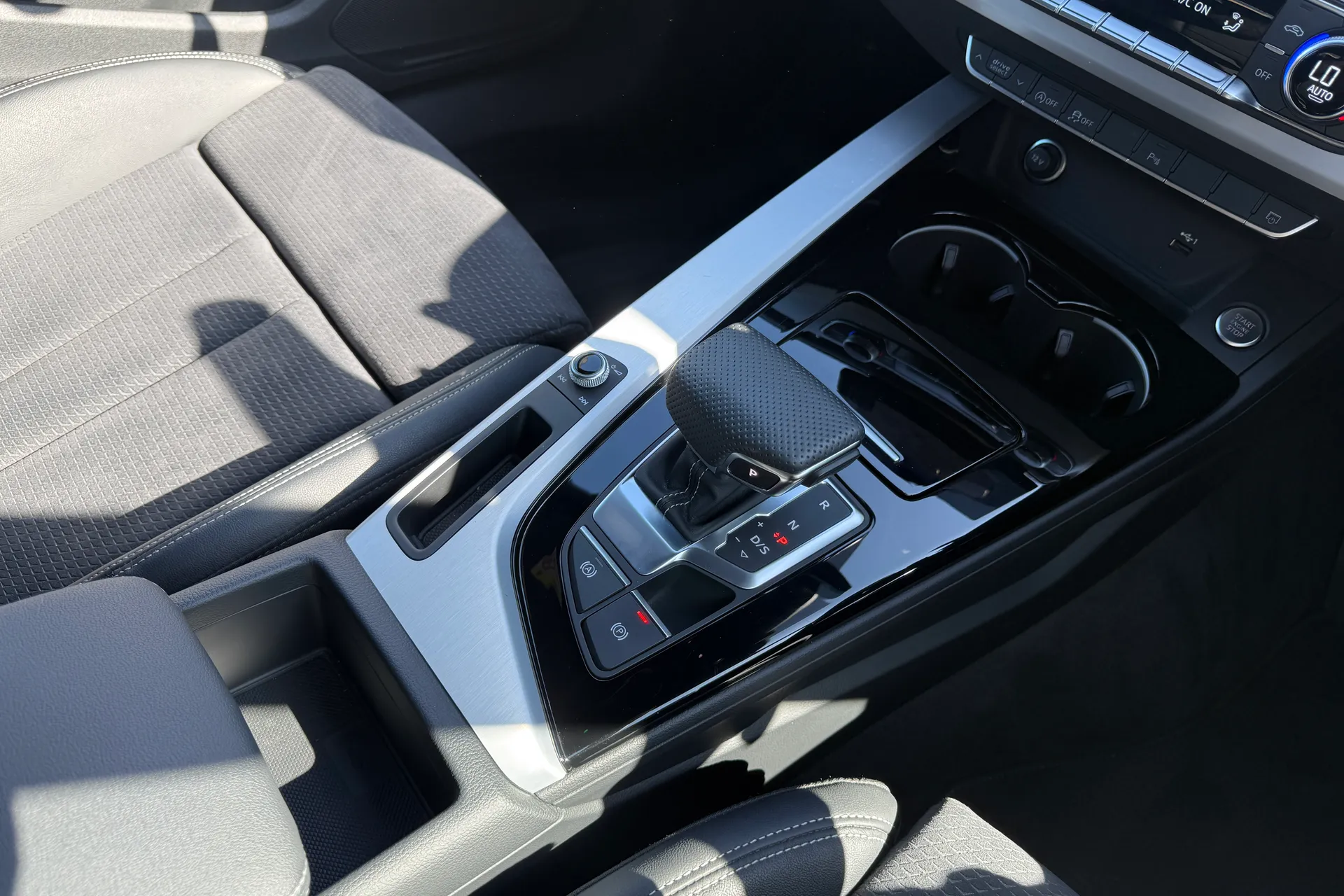 Audi A4 thumbnail image number 40