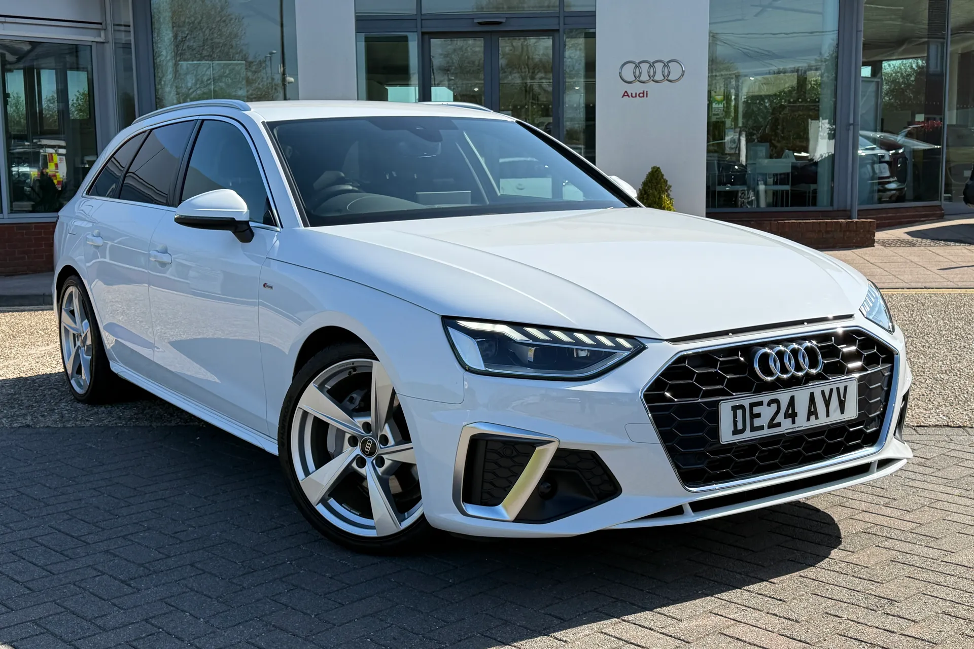 Audi A4 thumbnail image number 24