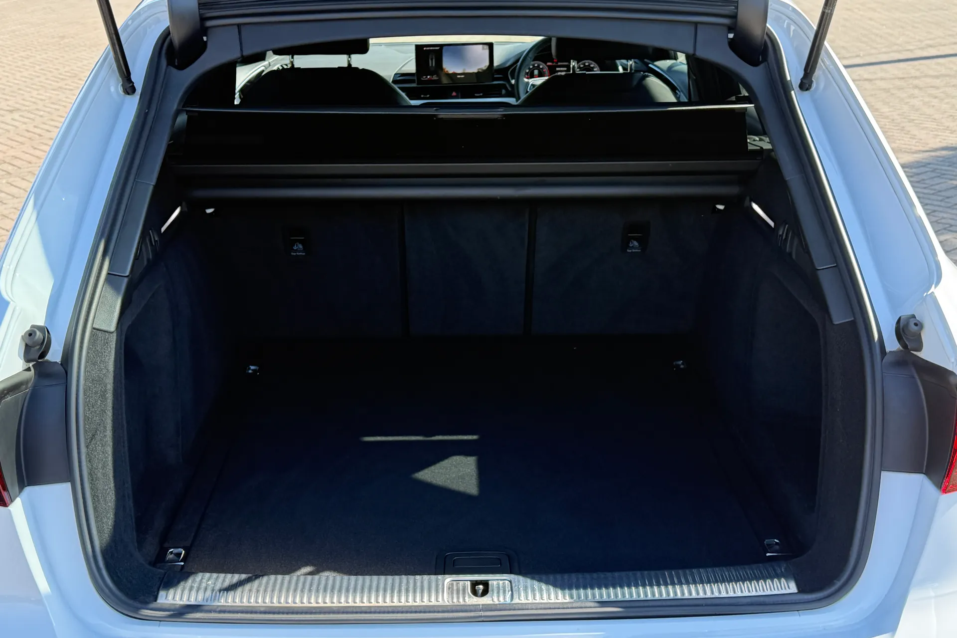 Audi A4 thumbnail image number 35