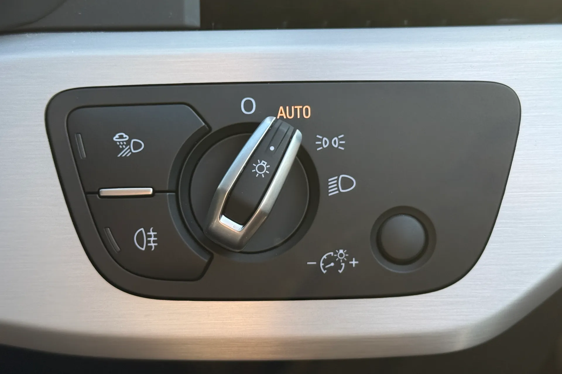 Audi A4 thumbnail image number 23