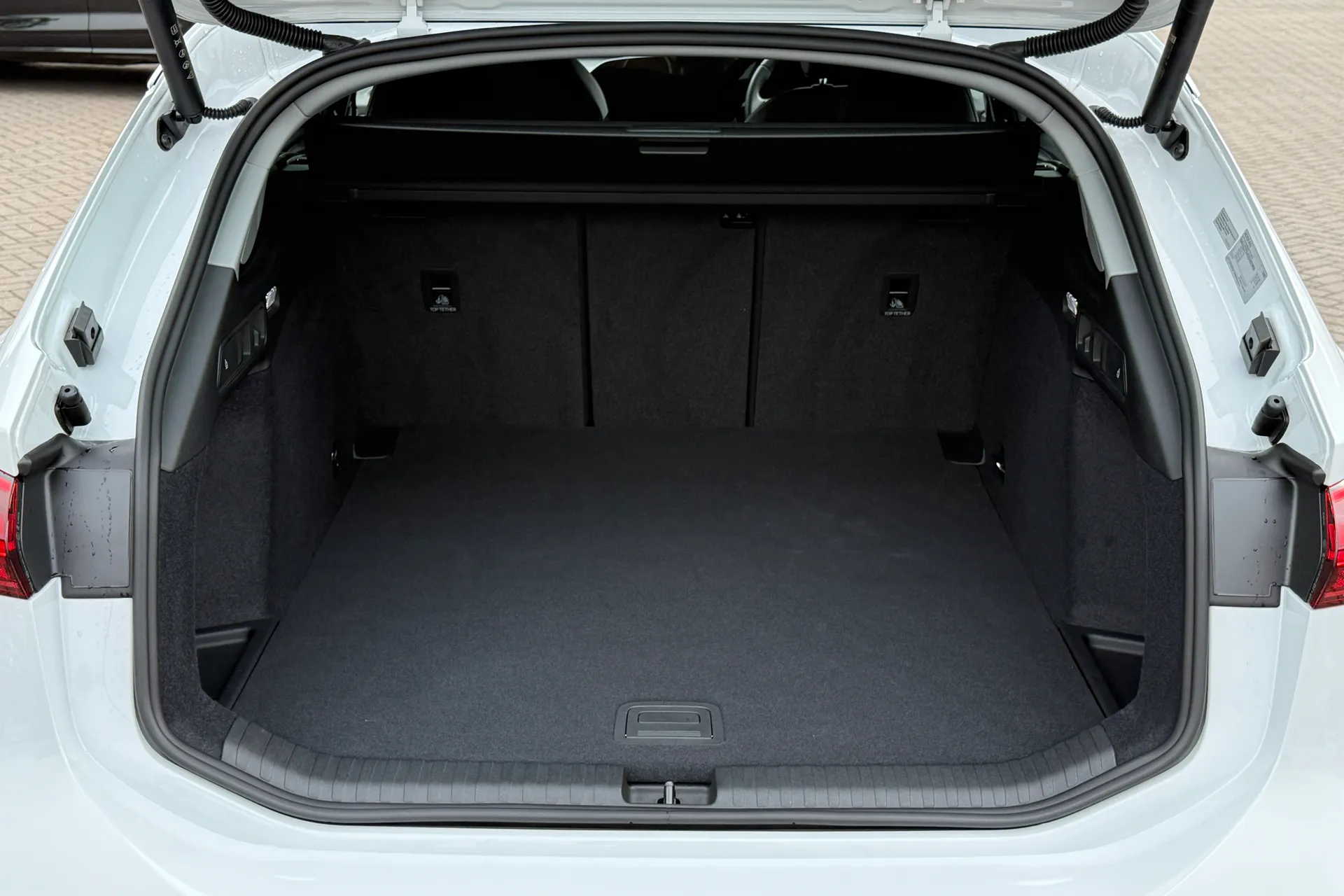 Audi A6 thumbnail image number 37