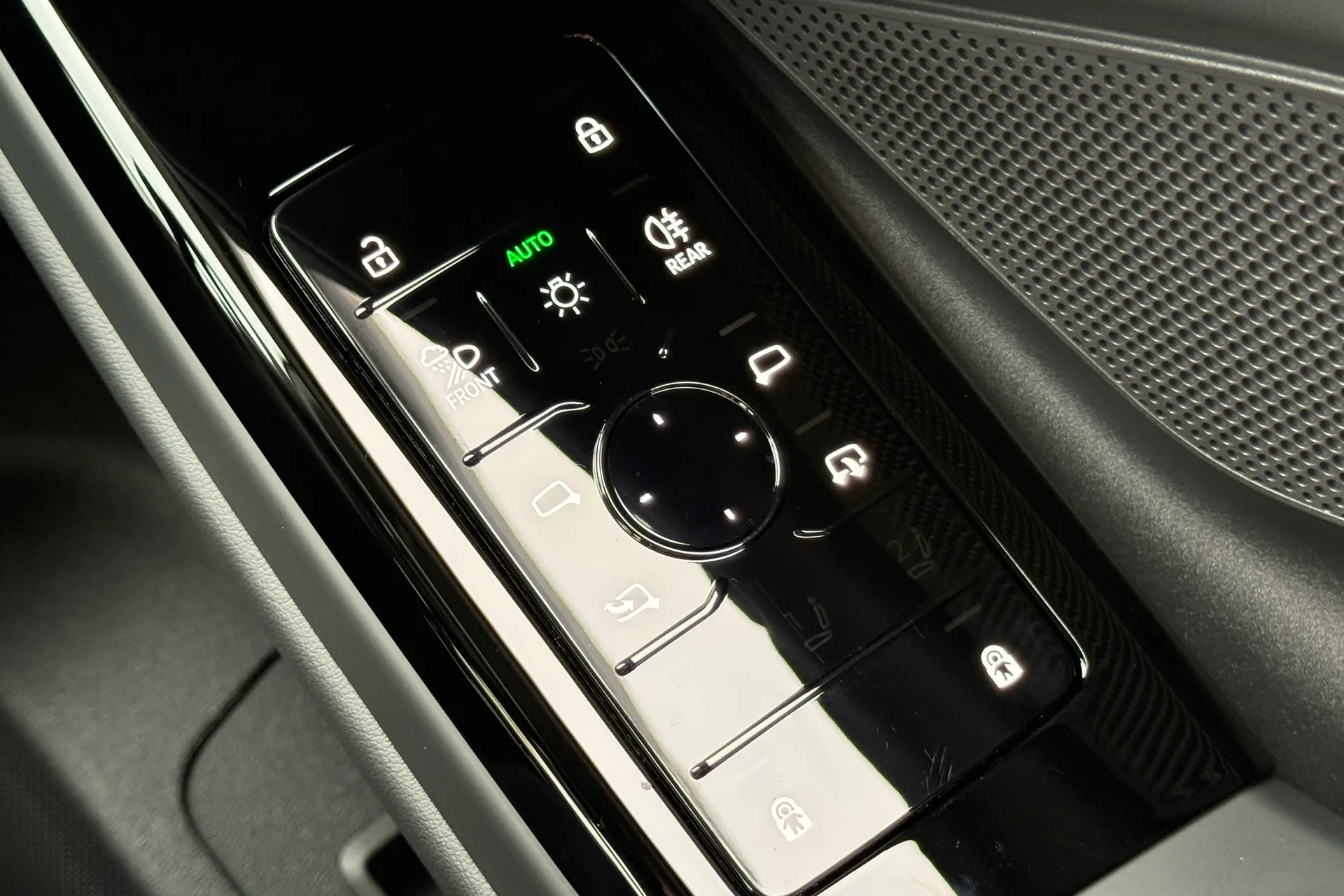 Audi A6 thumbnail image number 25