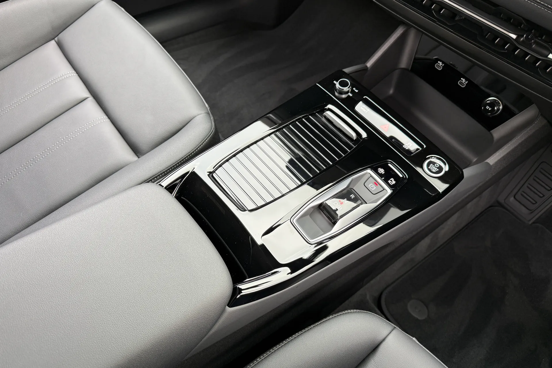 Audi A6 thumbnail image number 43