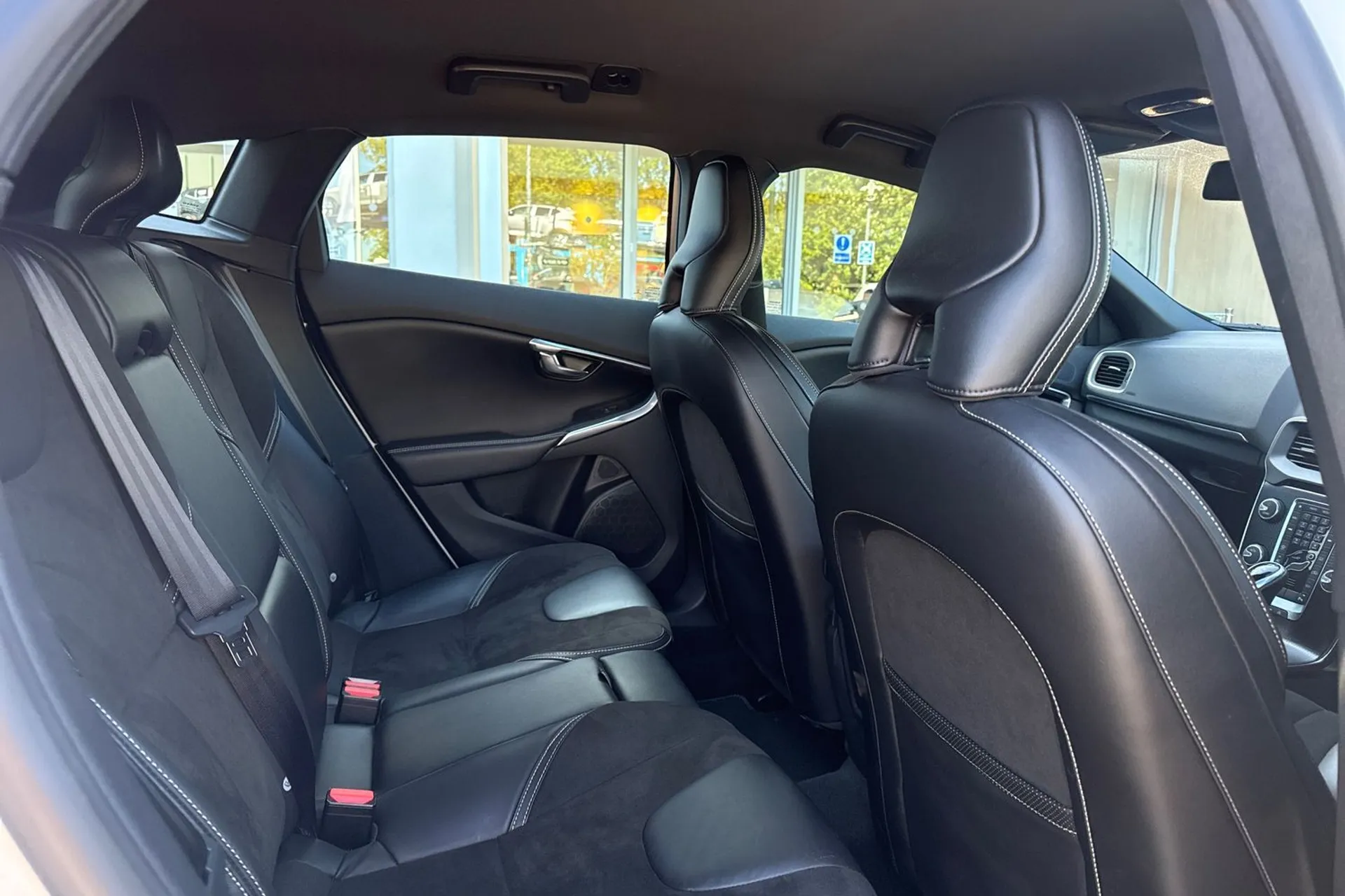 Volvo V40 thumbnail image number 22