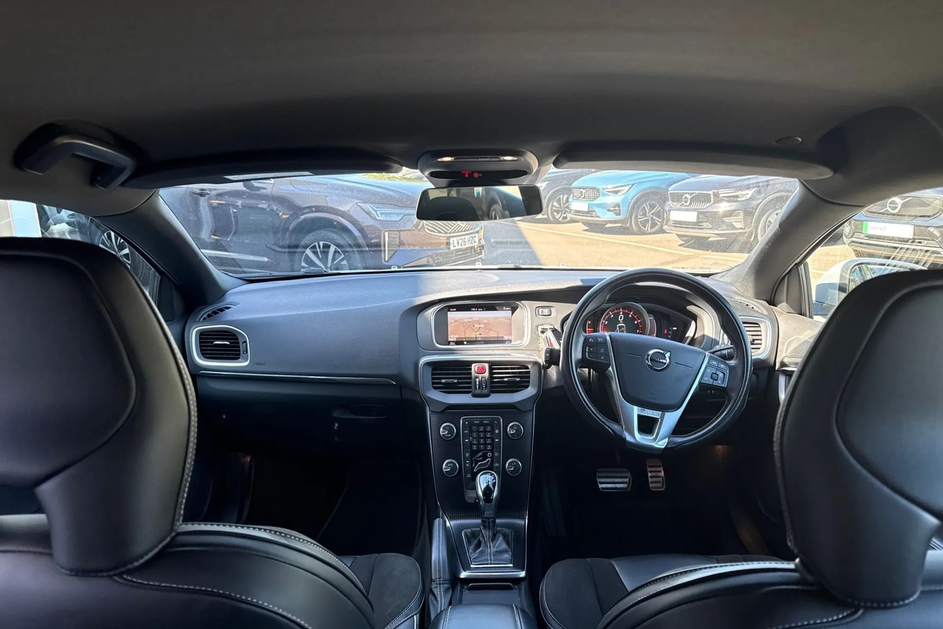 Volvo V40 thumbnail image number 3