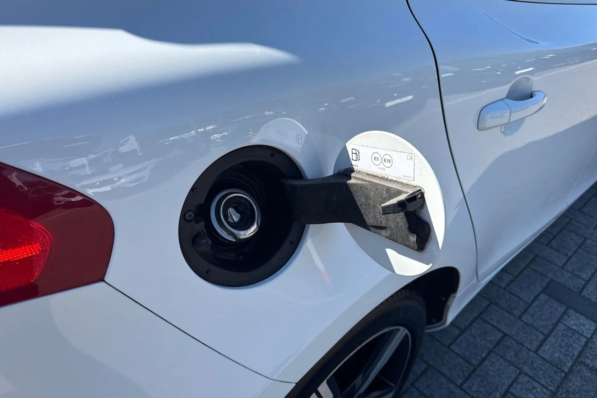 Volvo V40 thumbnail image number 18