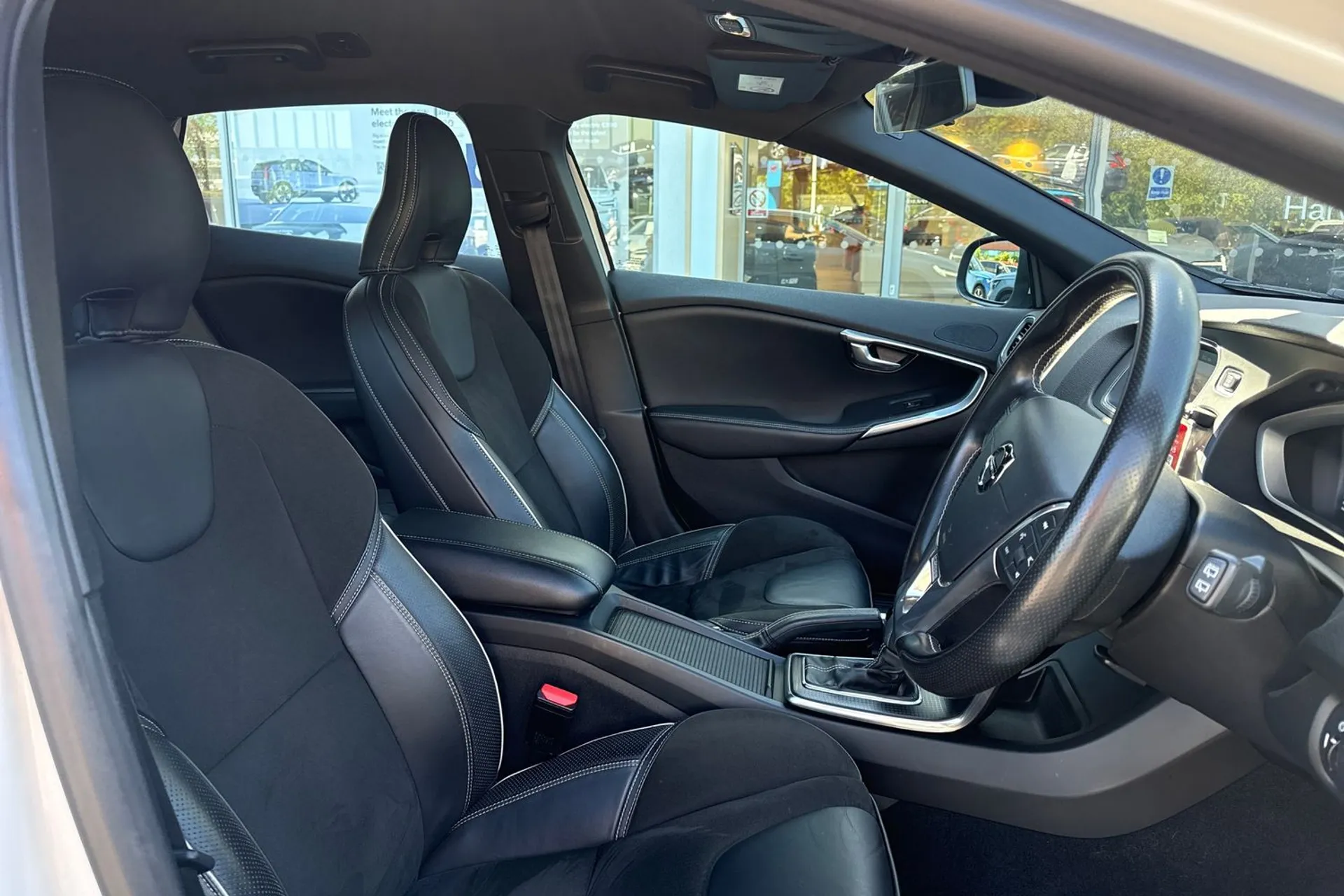 Volvo V40 thumbnail image number 25
