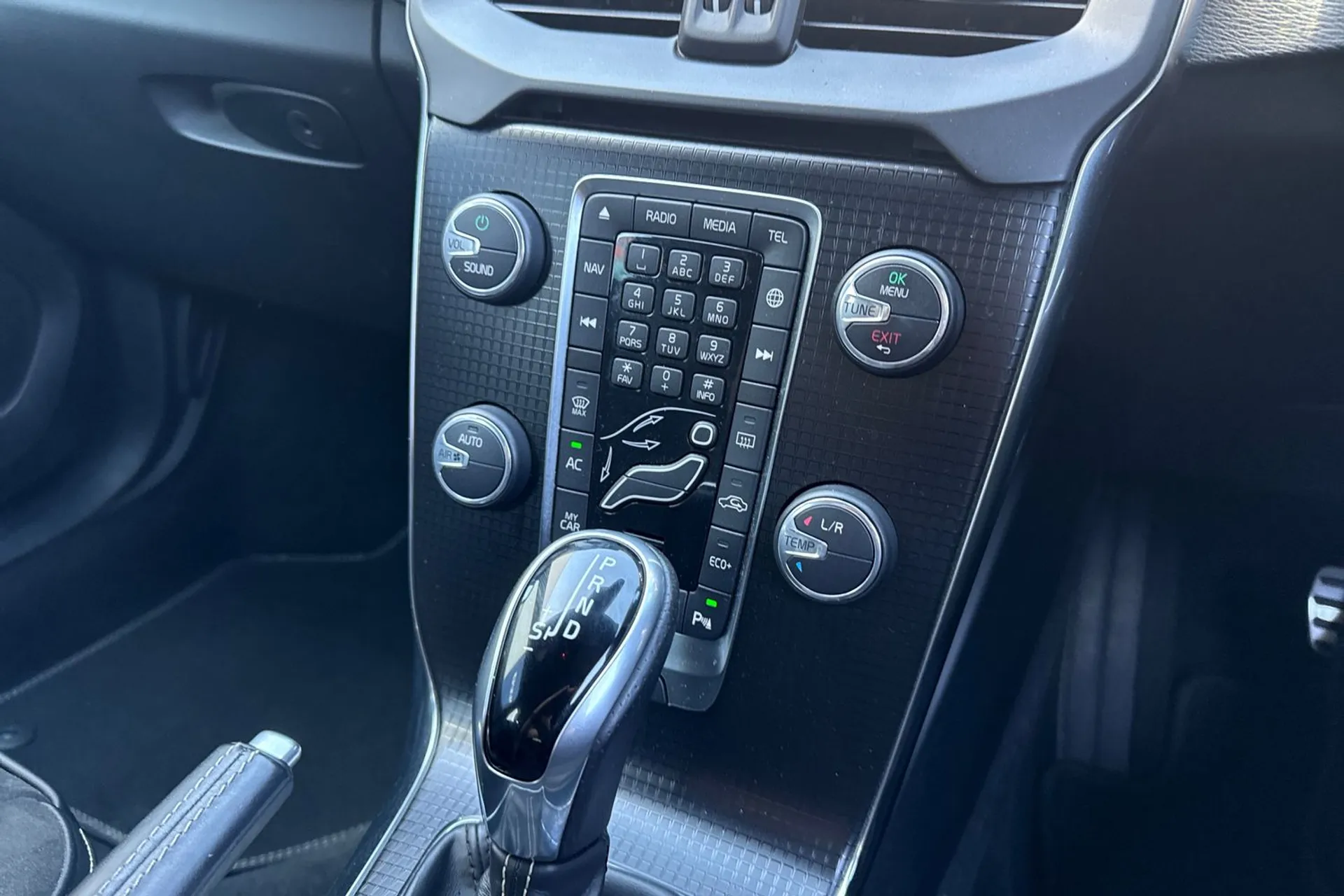 Volvo V40 thumbnail image number 37