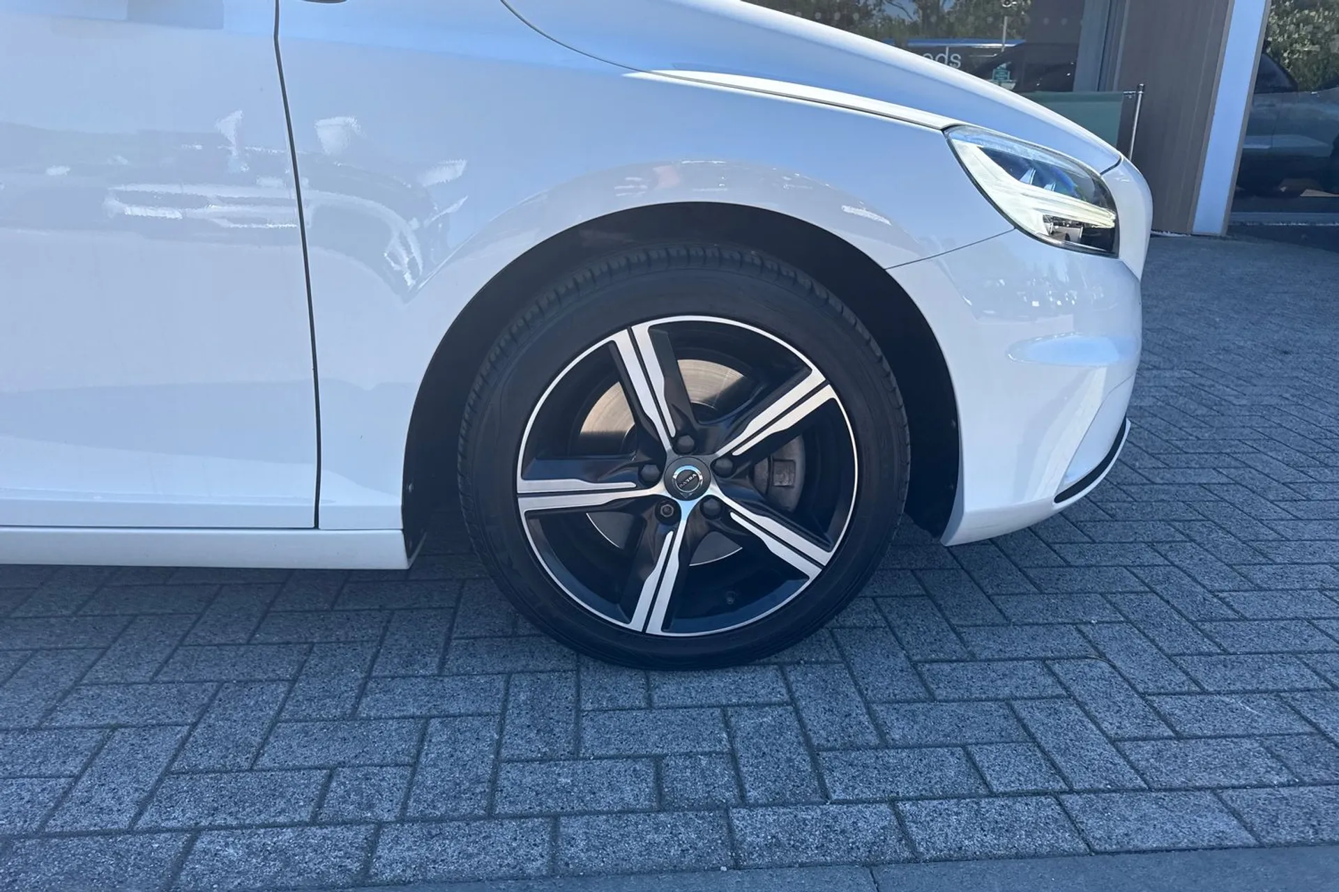 Volvo V40 thumbnail image number 14