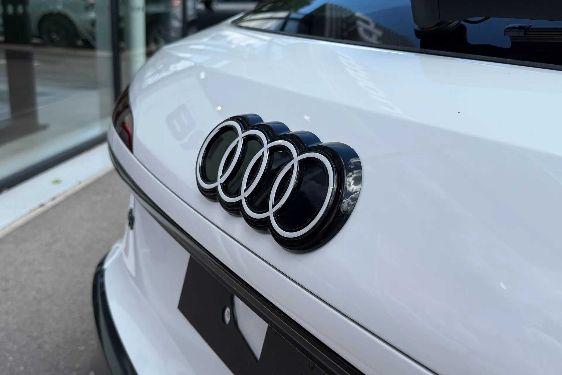 Audi Q3 thumbnail image number 16
