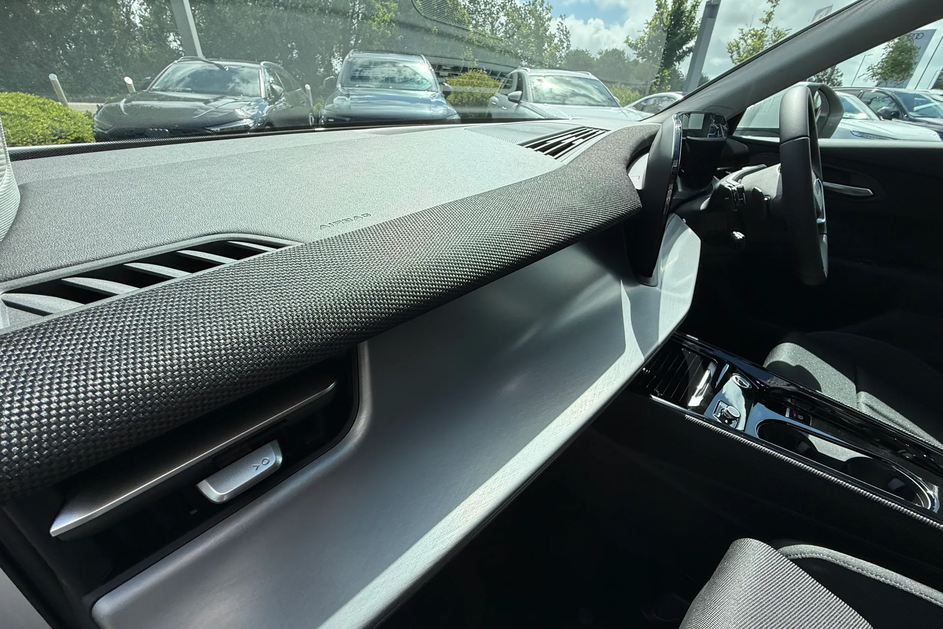 Audi Q3 thumbnail image number 34