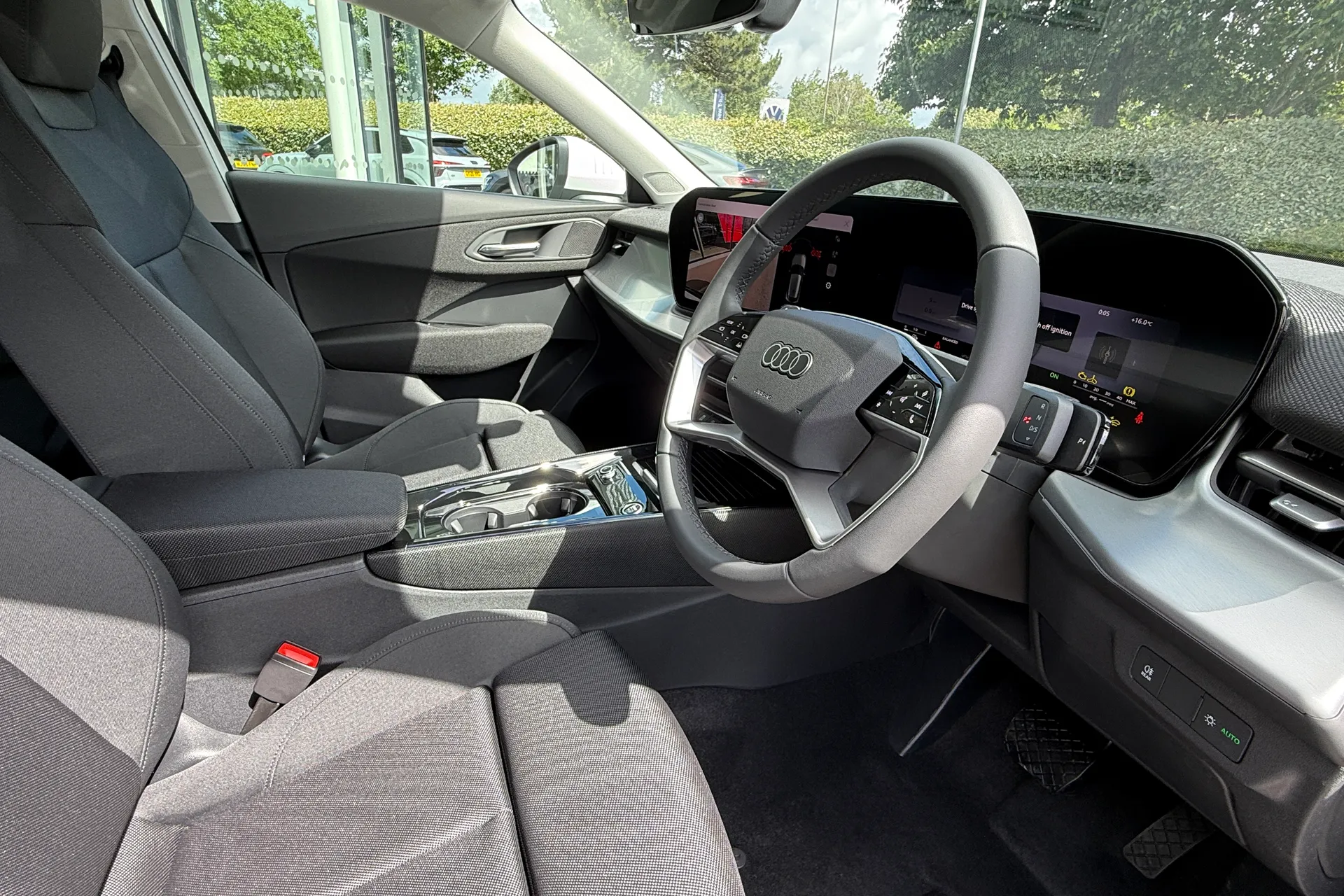 Audi Q3 thumbnail image number 18