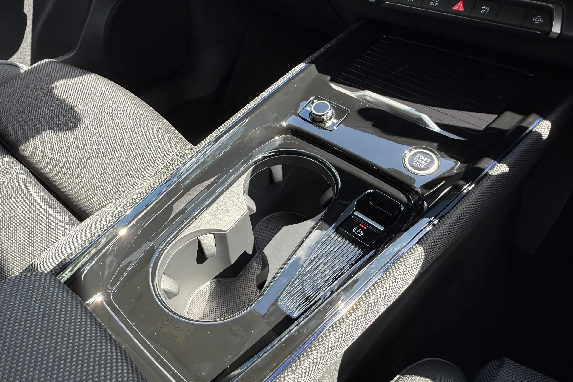 Audi Q3 thumbnail image number 30