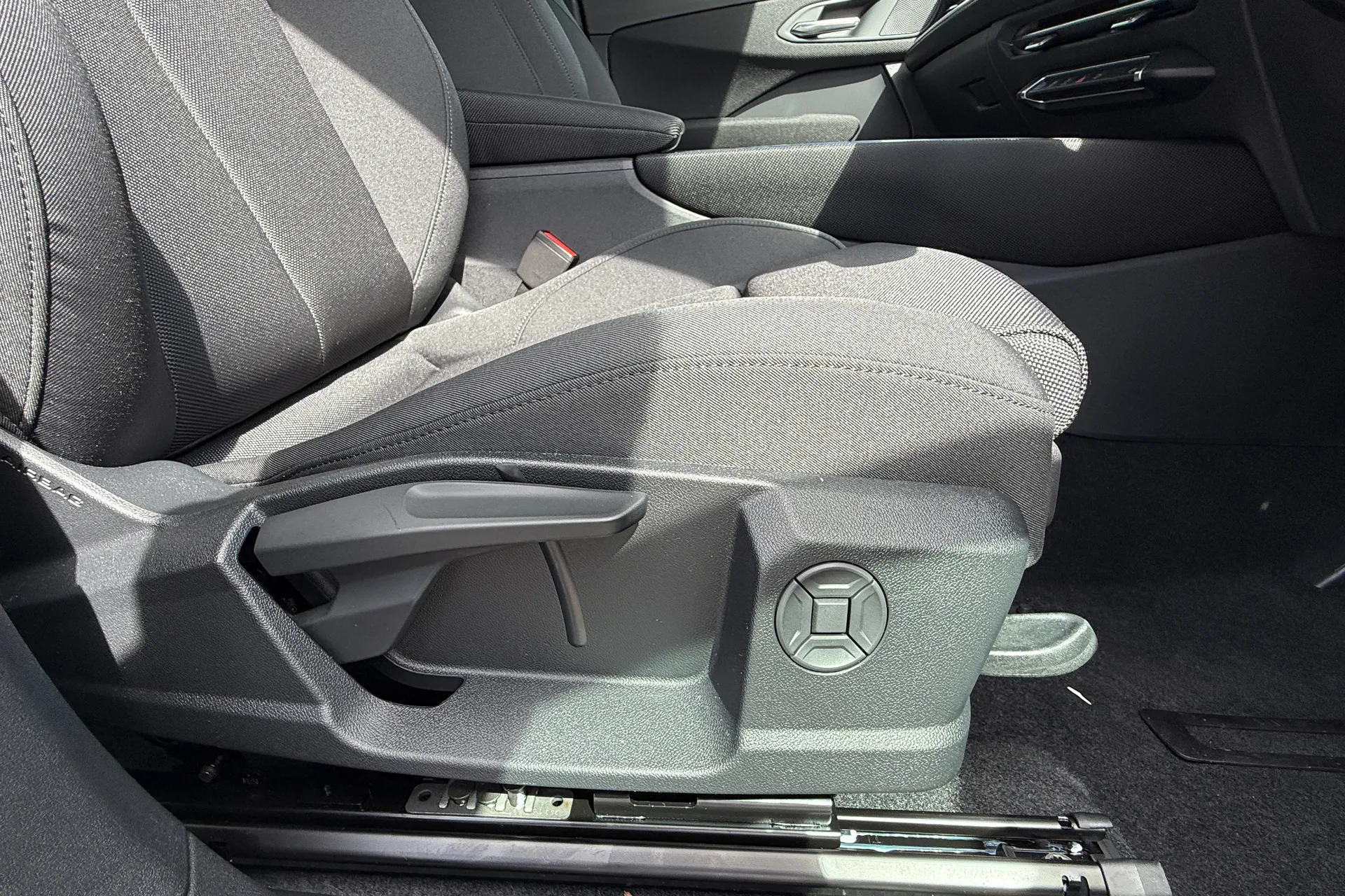 Audi Q3 thumbnail image number 24