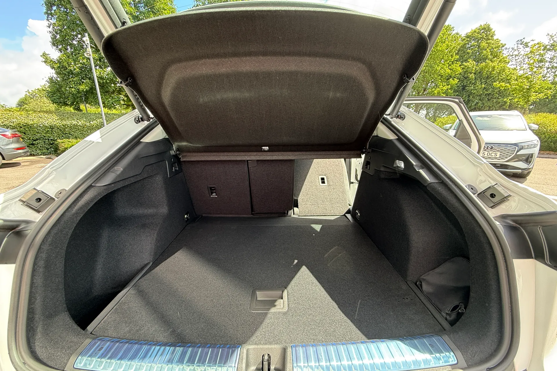 Audi Q3 thumbnail image number 39
