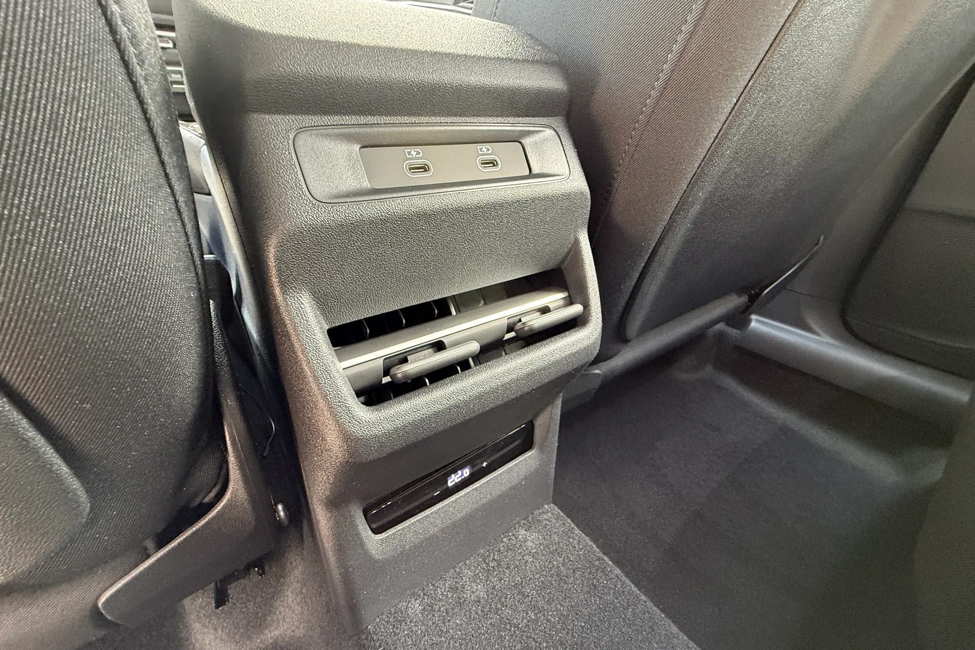 Audi Q3 thumbnail image number 36