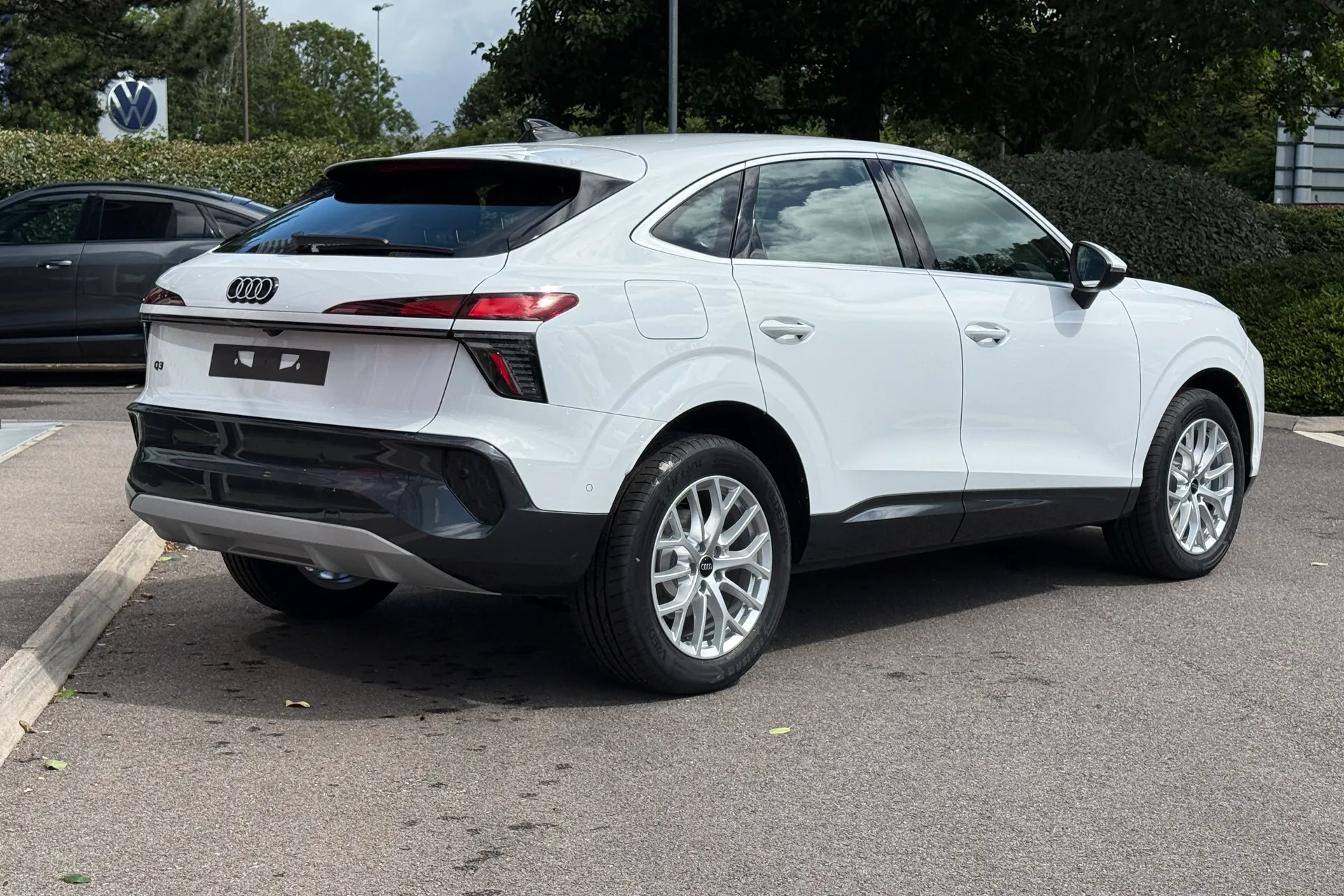 Audi Q3 thumbnail image number 9