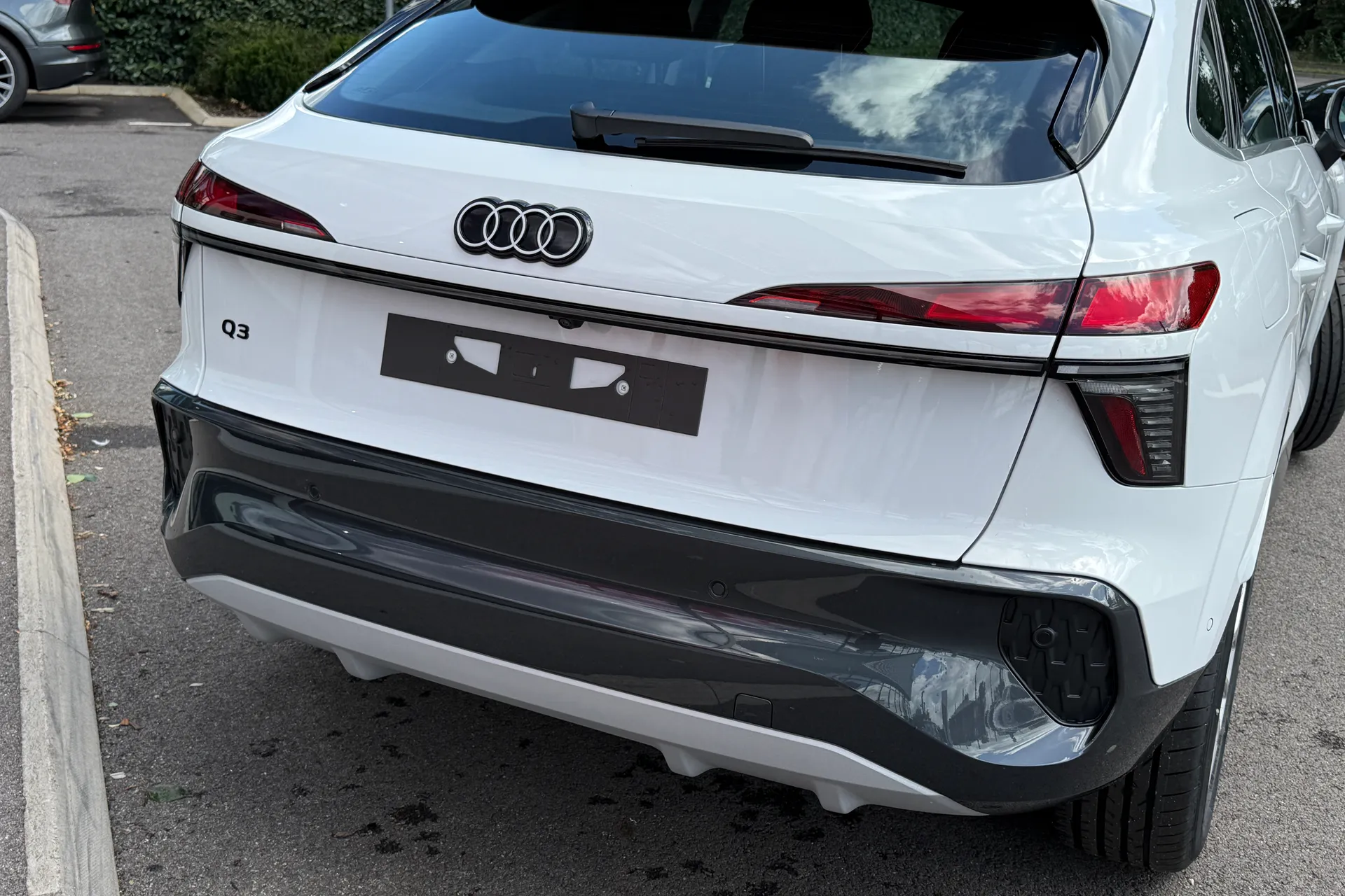 Audi Q3 thumbnail image number 17