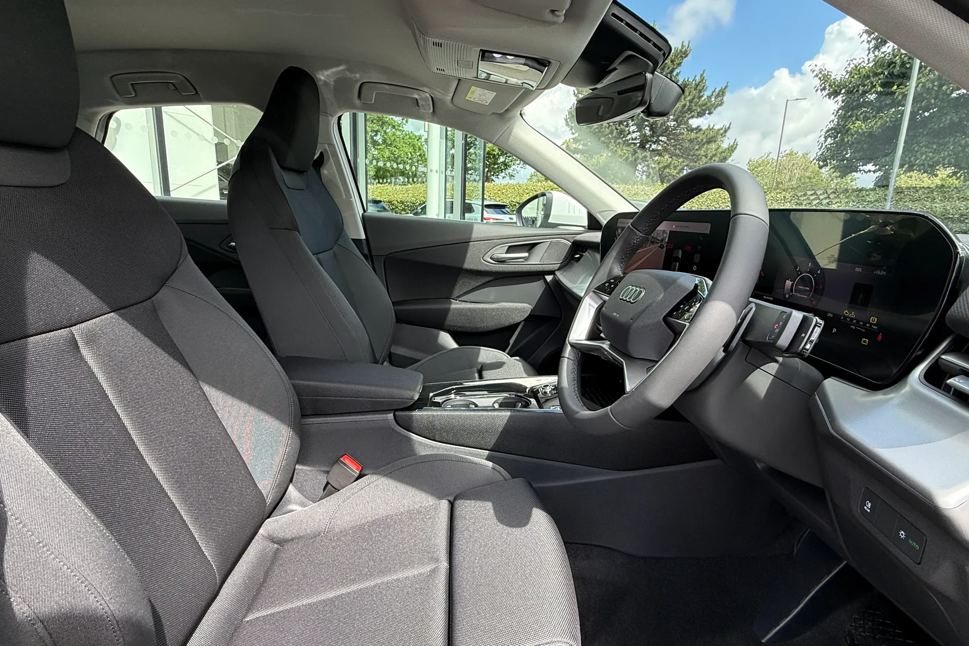 Audi Q3 thumbnail image number 20