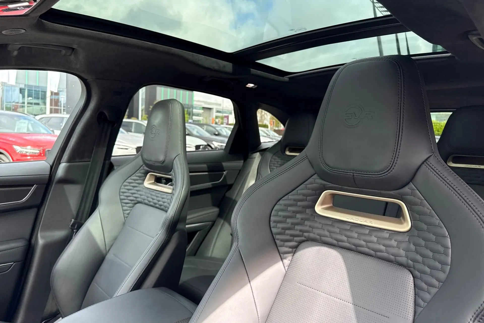 Jaguar F-Pace thumbnail image number 29