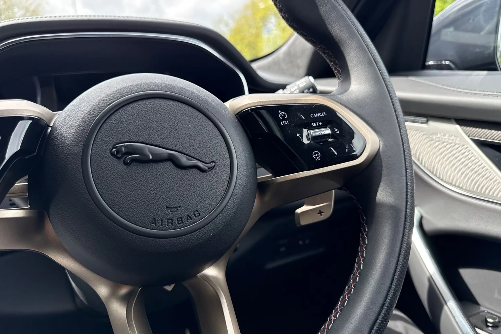 Jaguar F-Pace thumbnail image number 38