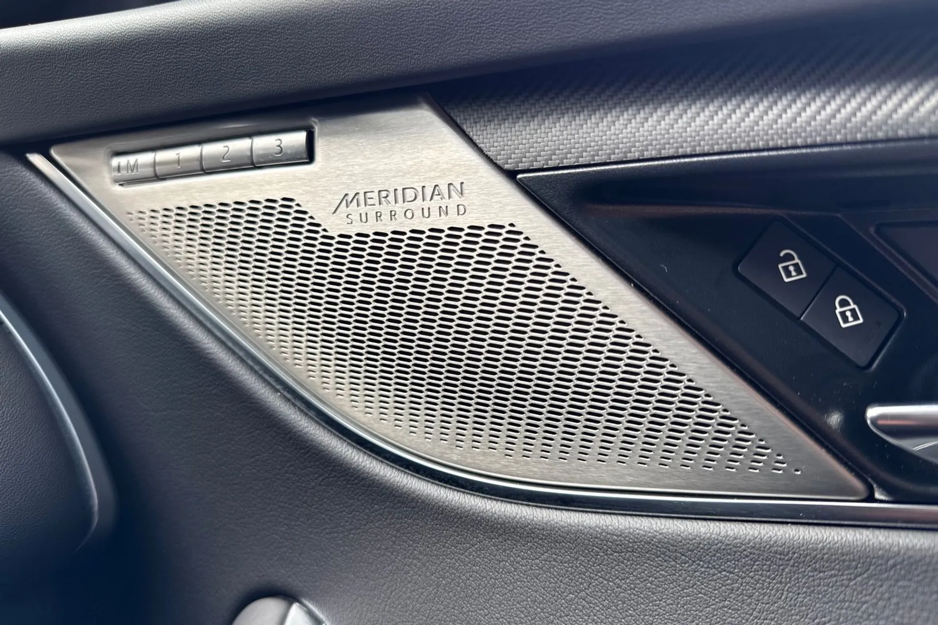 Jaguar F-Pace thumbnail image number 45