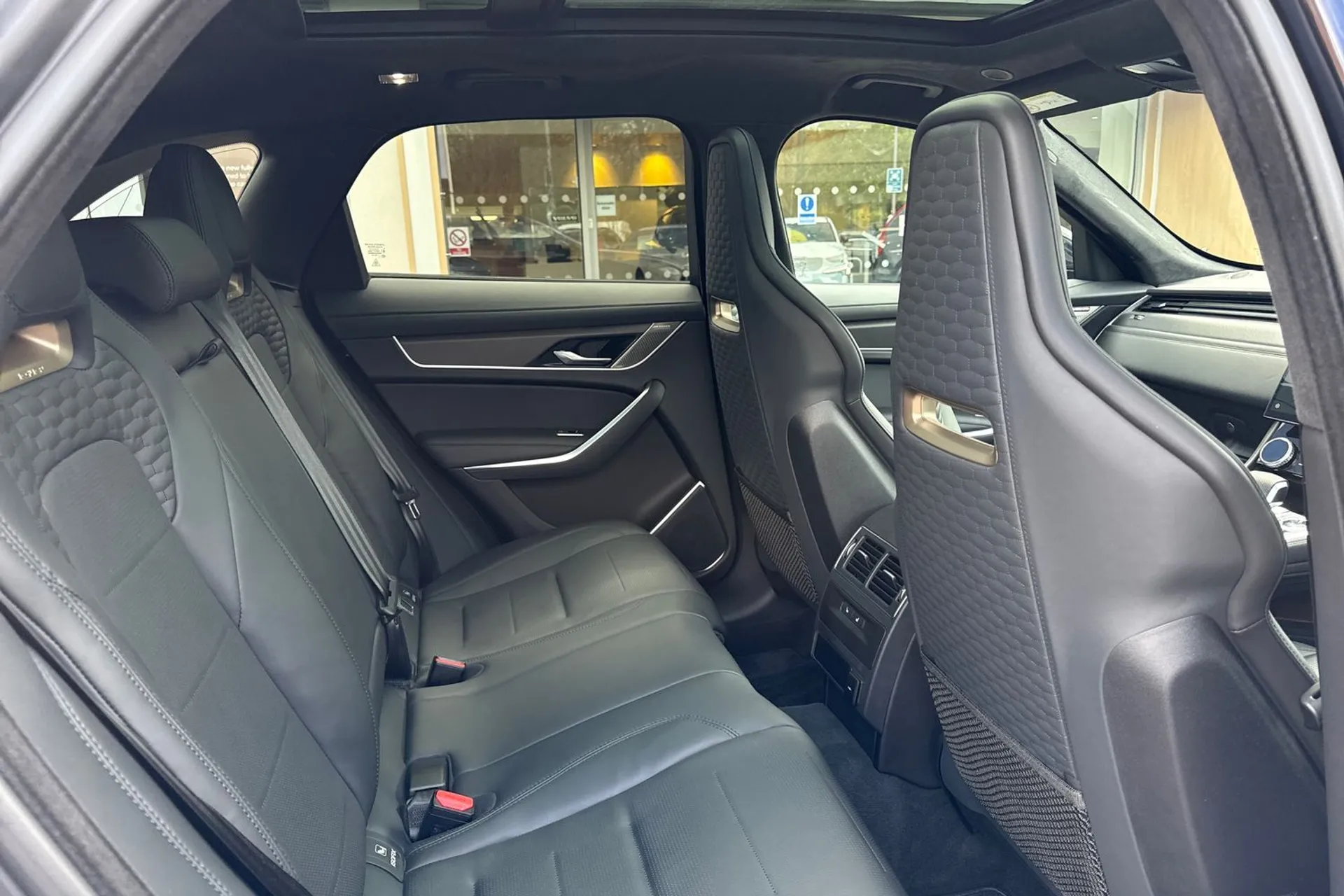 Jaguar F-Pace thumbnail image number 23