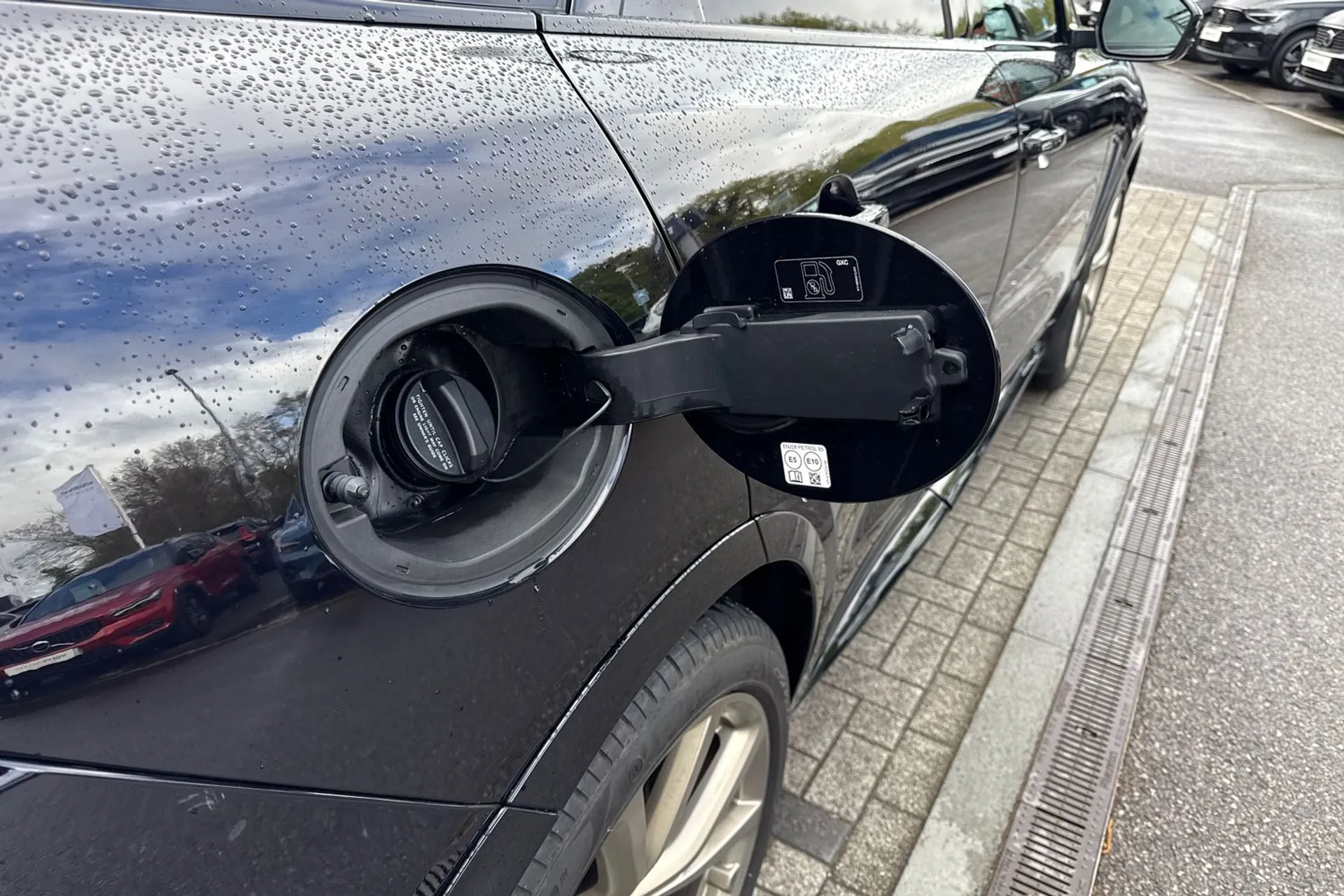 Jaguar F-Pace thumbnail image number 19