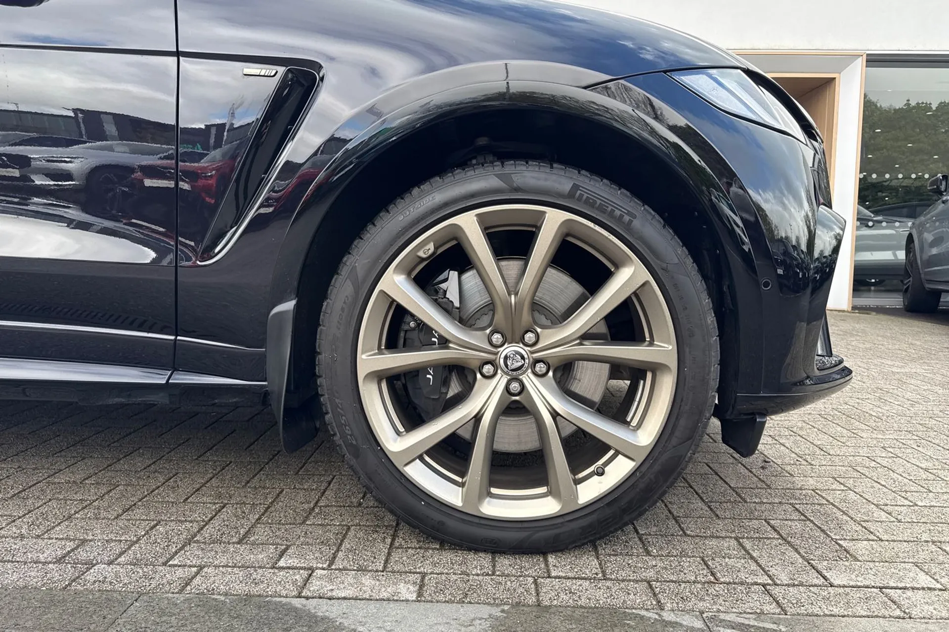 Jaguar F-Pace thumbnail image number 14