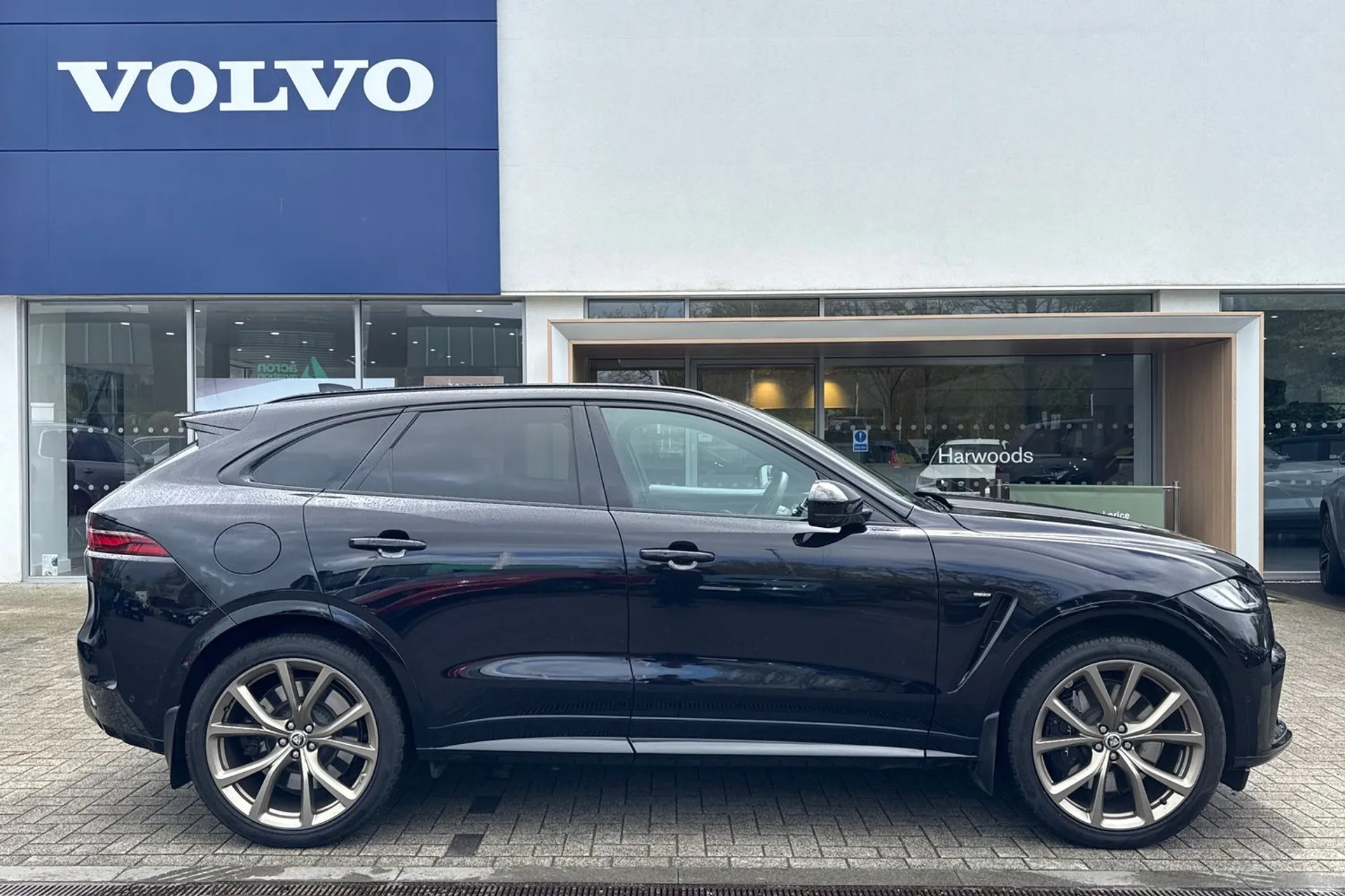 Jaguar F-Pace thumbnail image number 2