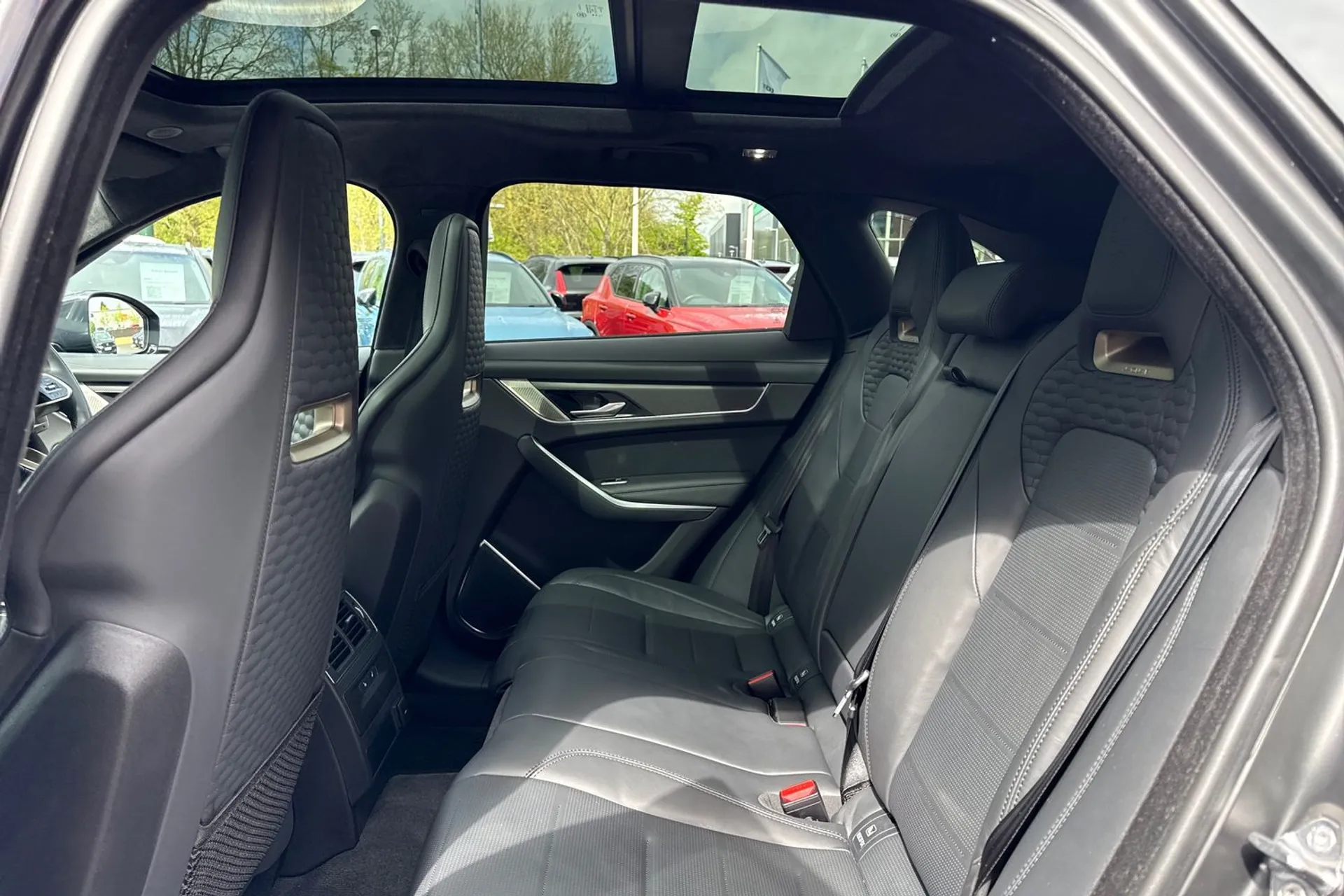 Jaguar F-Pace thumbnail image number 30