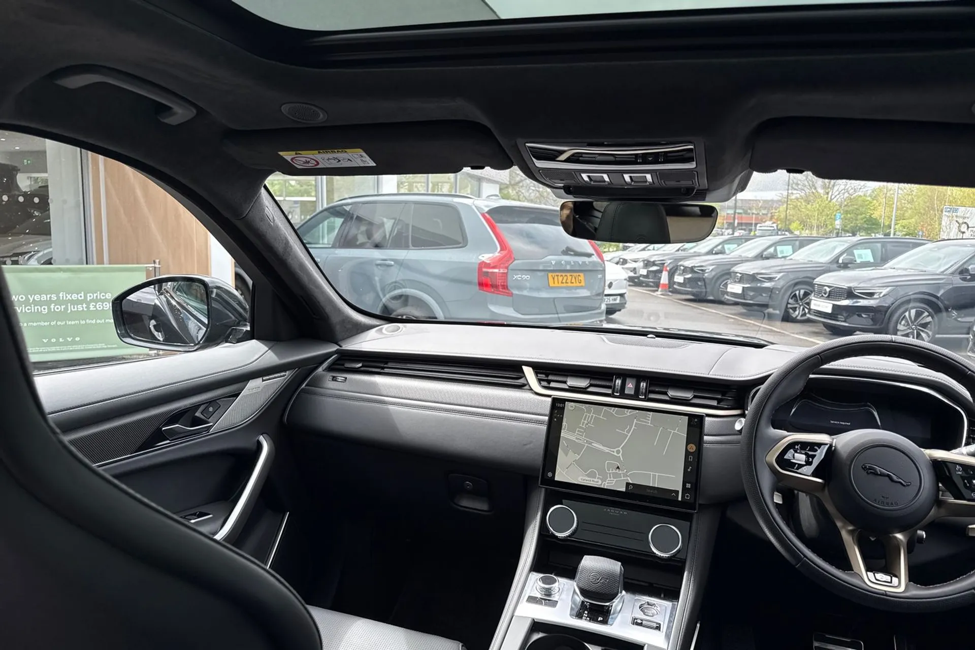 Jaguar F-Pace thumbnail image number 32