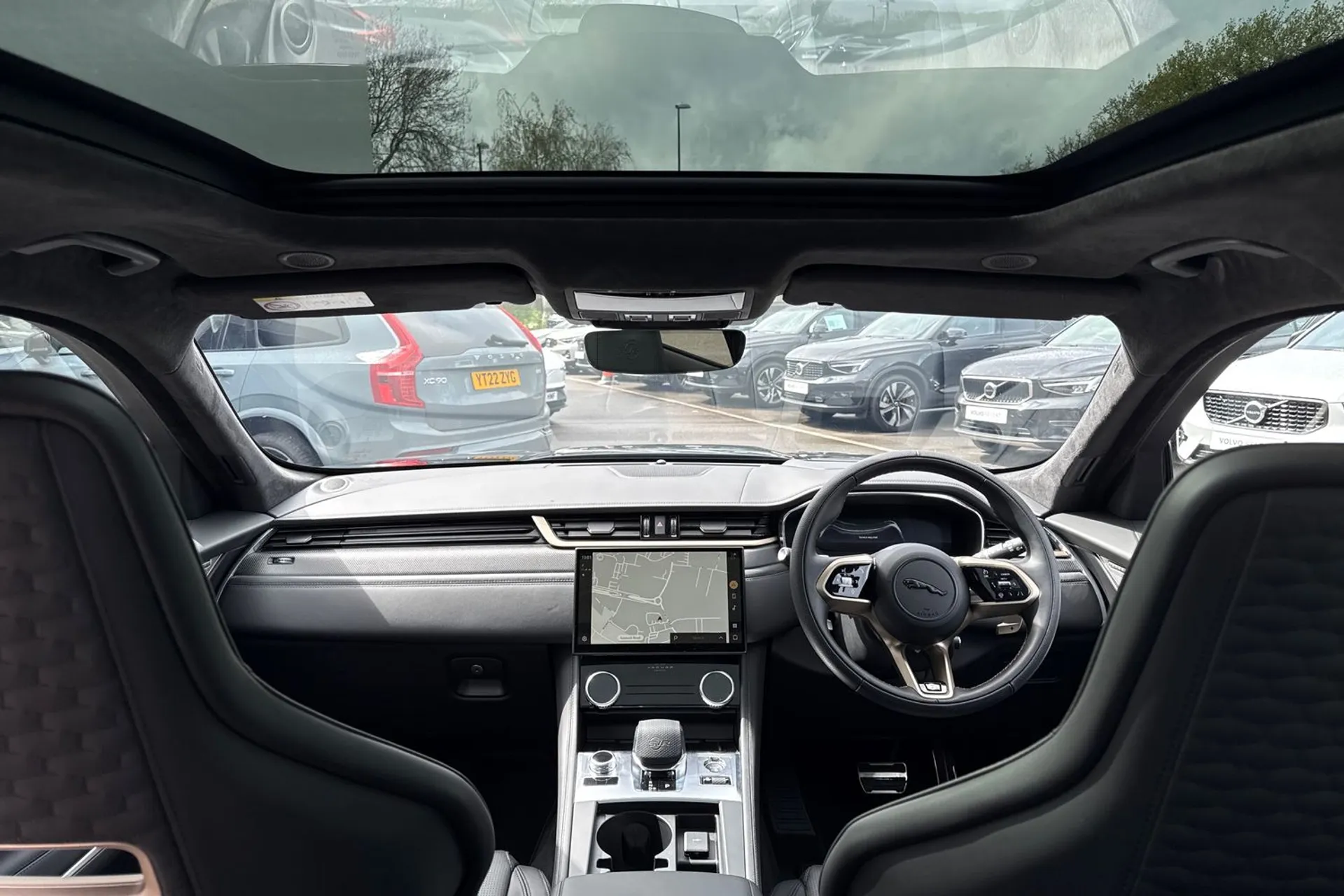 Jaguar F-Pace thumbnail image number 3