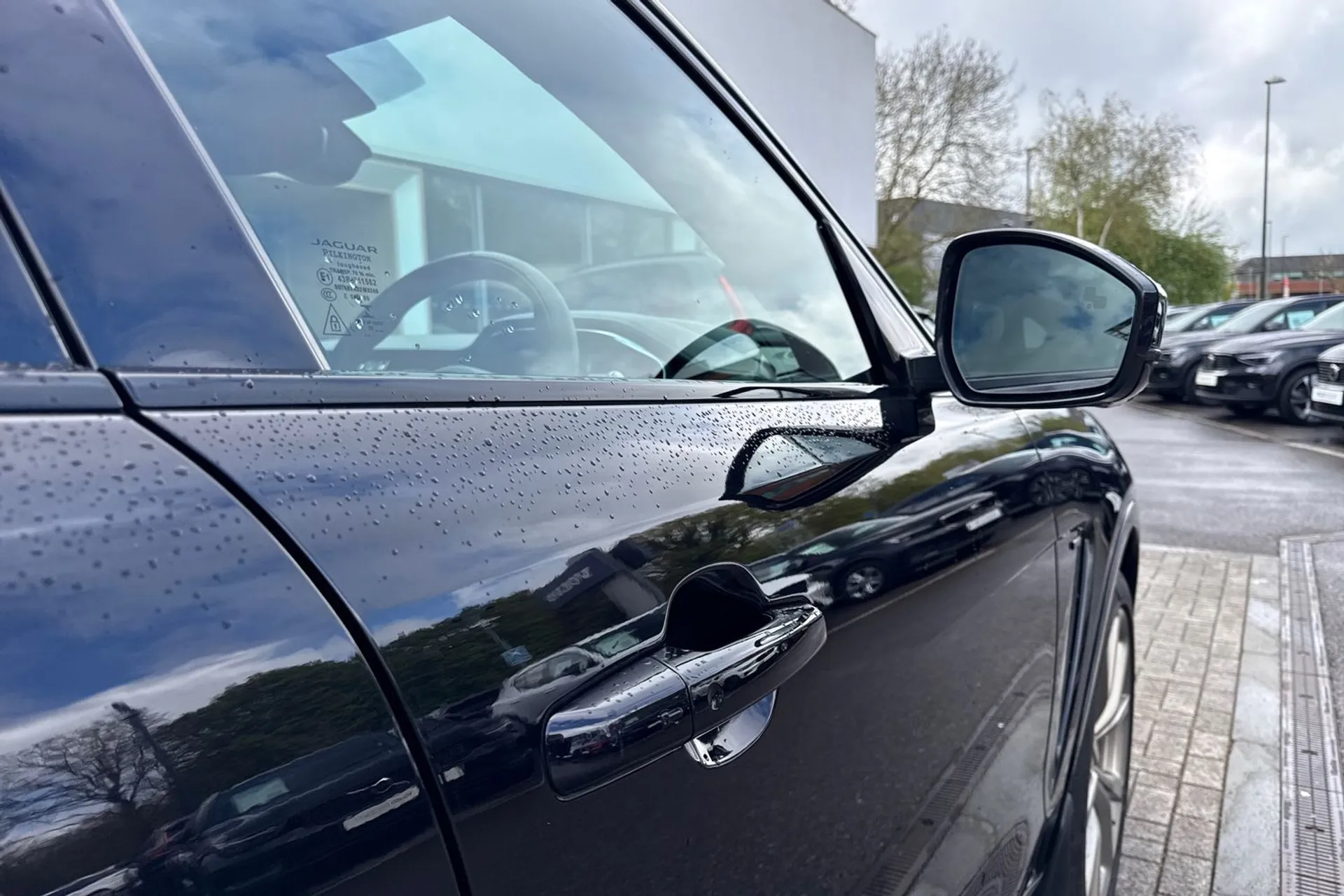 Jaguar F-Pace thumbnail image number 17