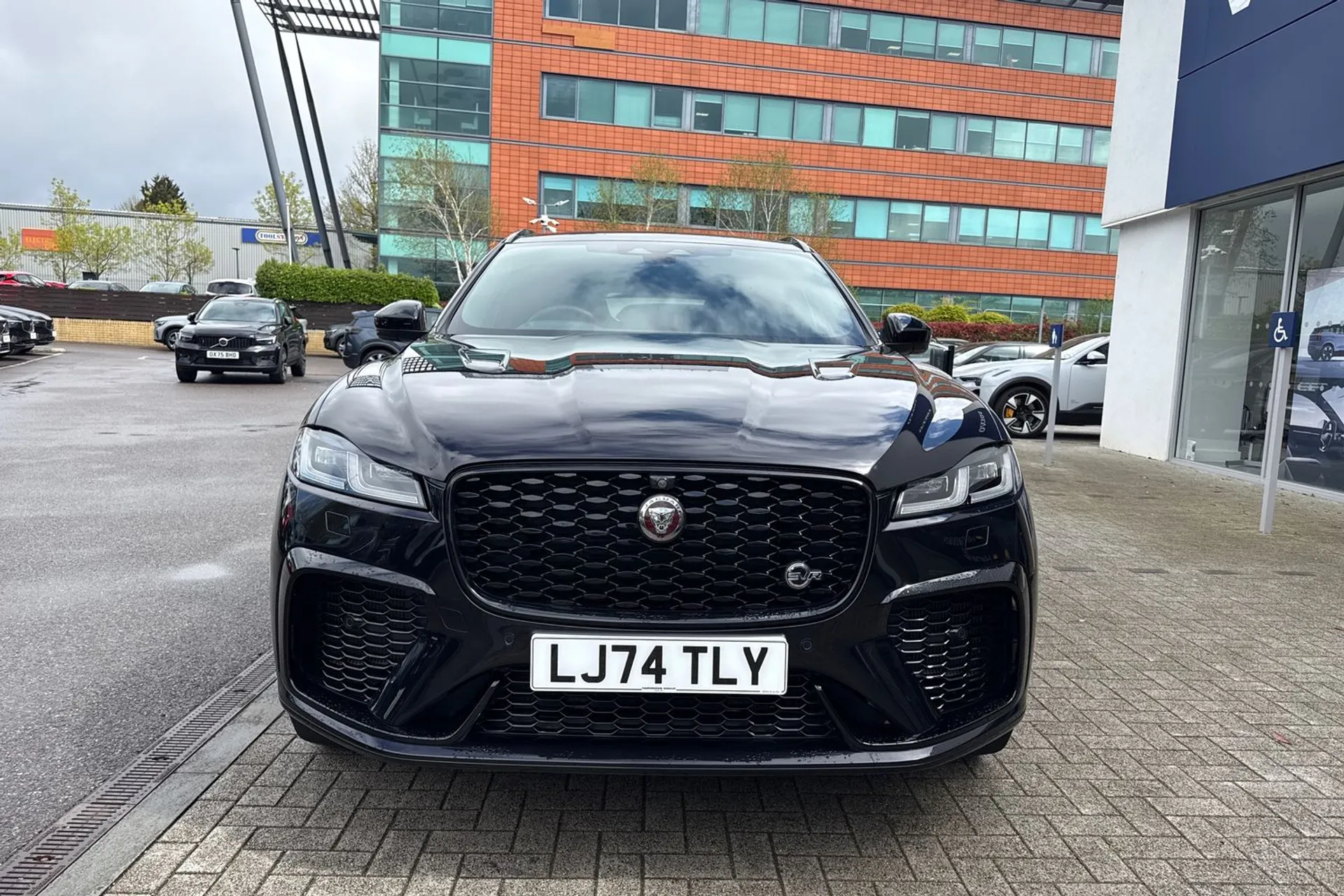 Jaguar F-Pace thumbnail image number 13