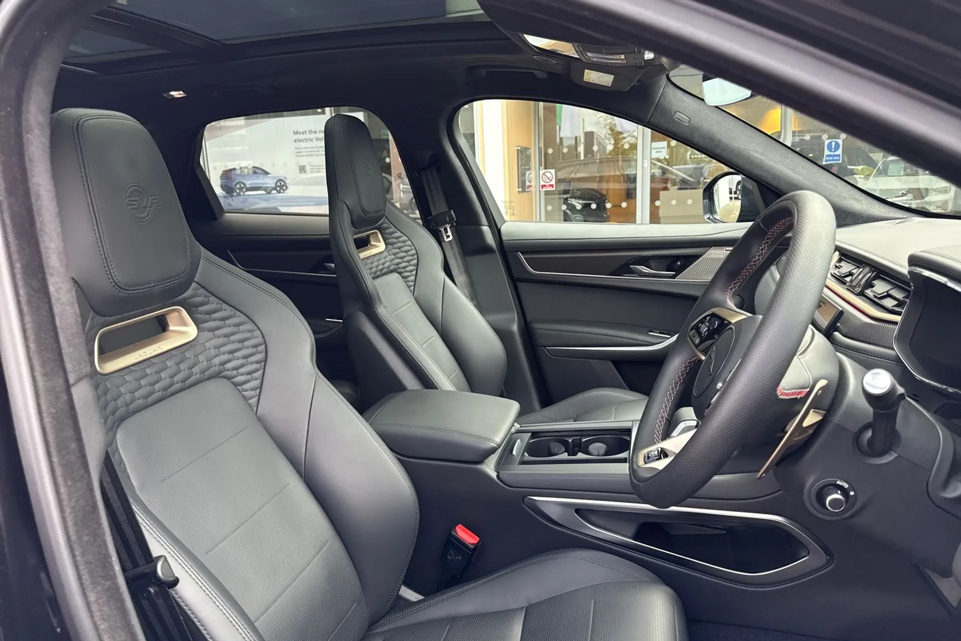 Jaguar F-Pace thumbnail image number 26