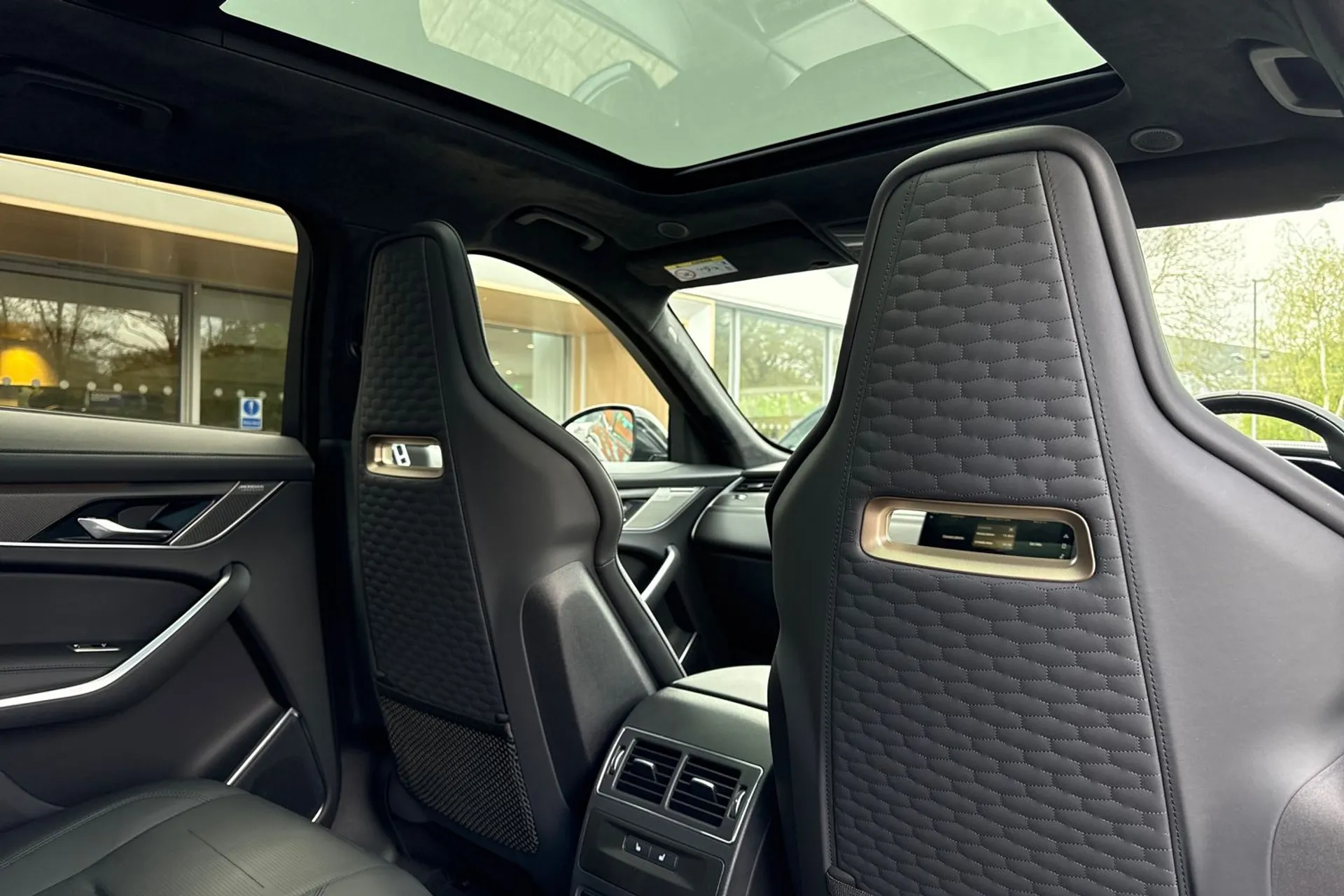 Jaguar F-Pace thumbnail image number 24