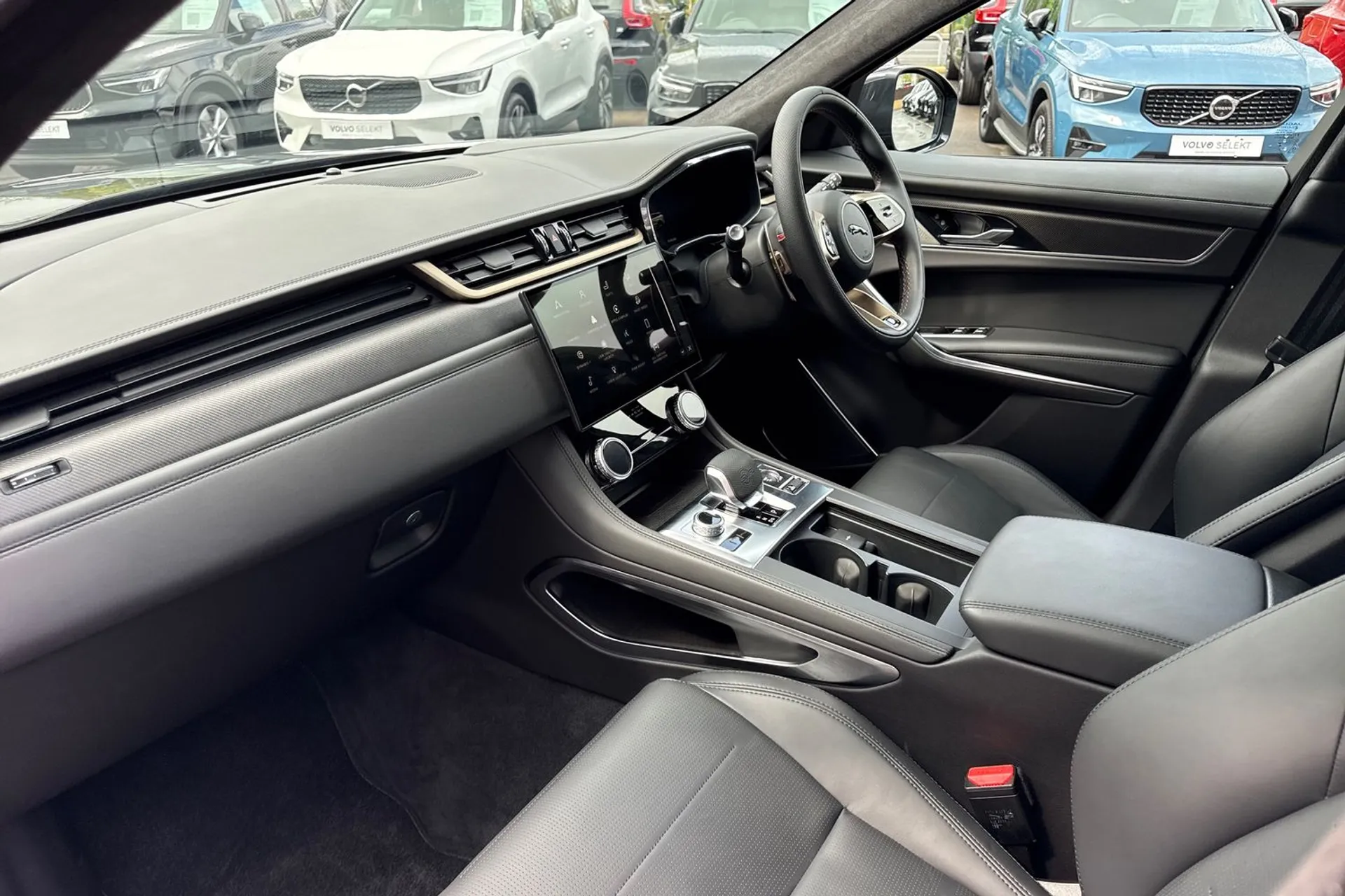 Jaguar F-Pace thumbnail image number 27