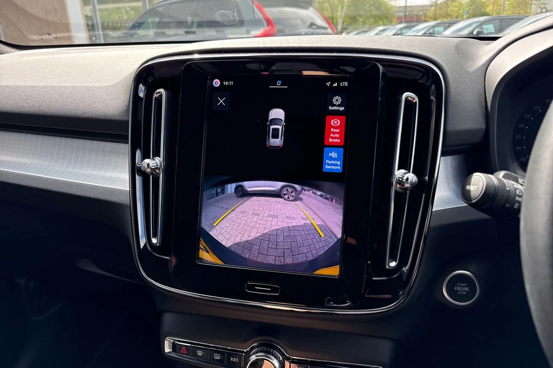 Volvo XC40 thumbnail image number 4