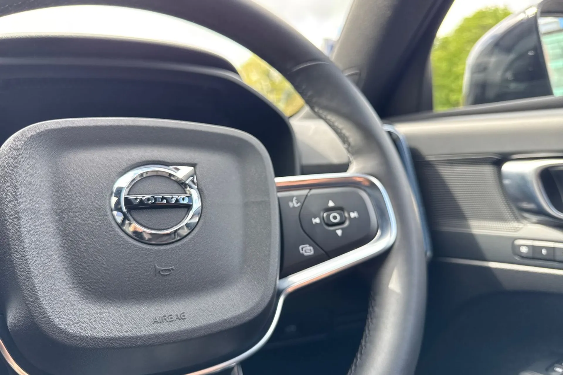 Volvo XC40 thumbnail image number 37