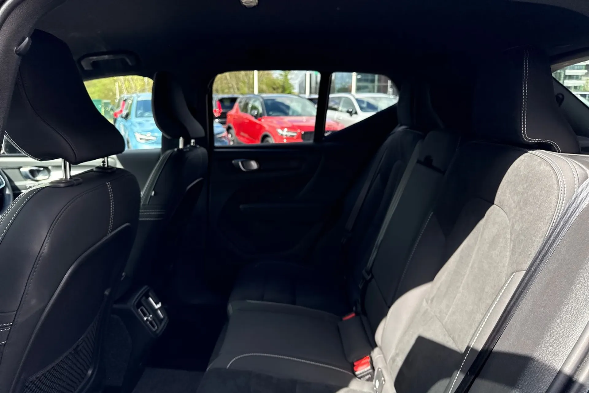 Volvo XC40 thumbnail image number 30