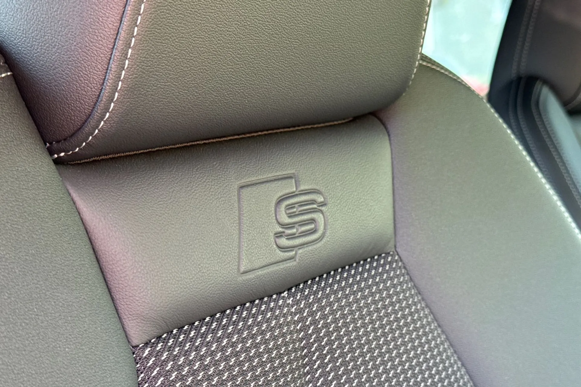 Audi Q4 thumbnail image number 26