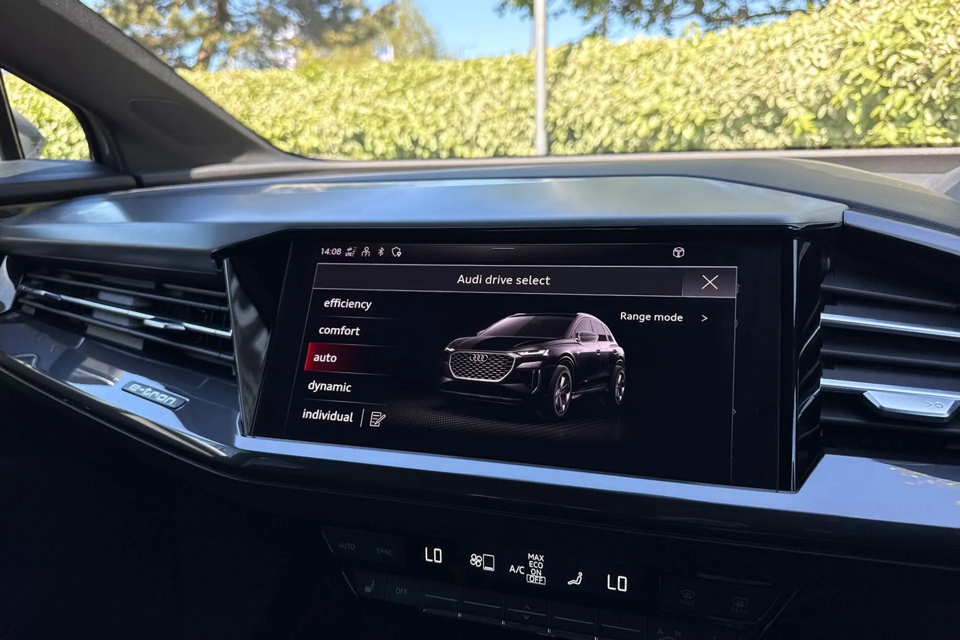 Audi Q4 thumbnail image number 16