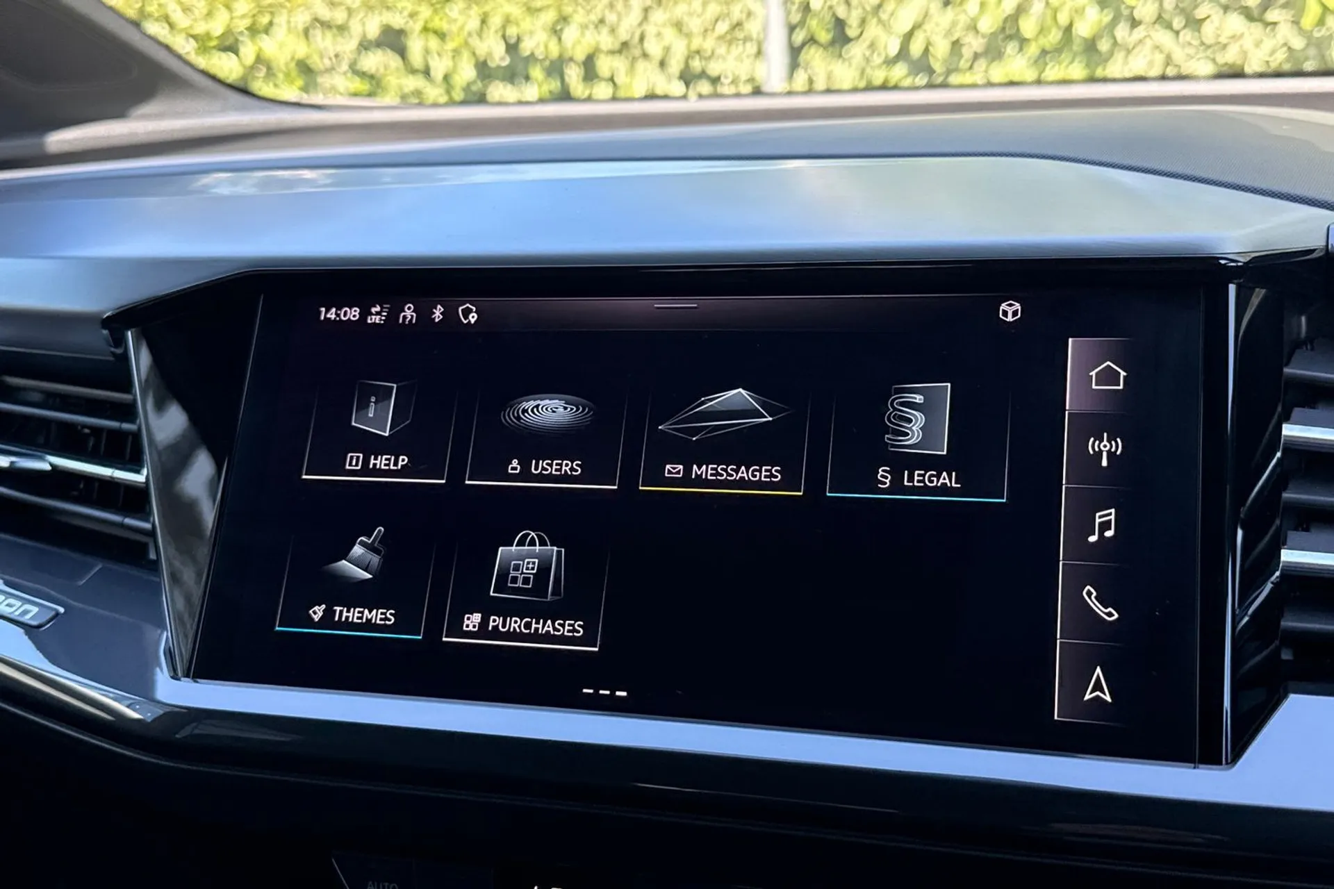 Audi Q4 thumbnail image number 14