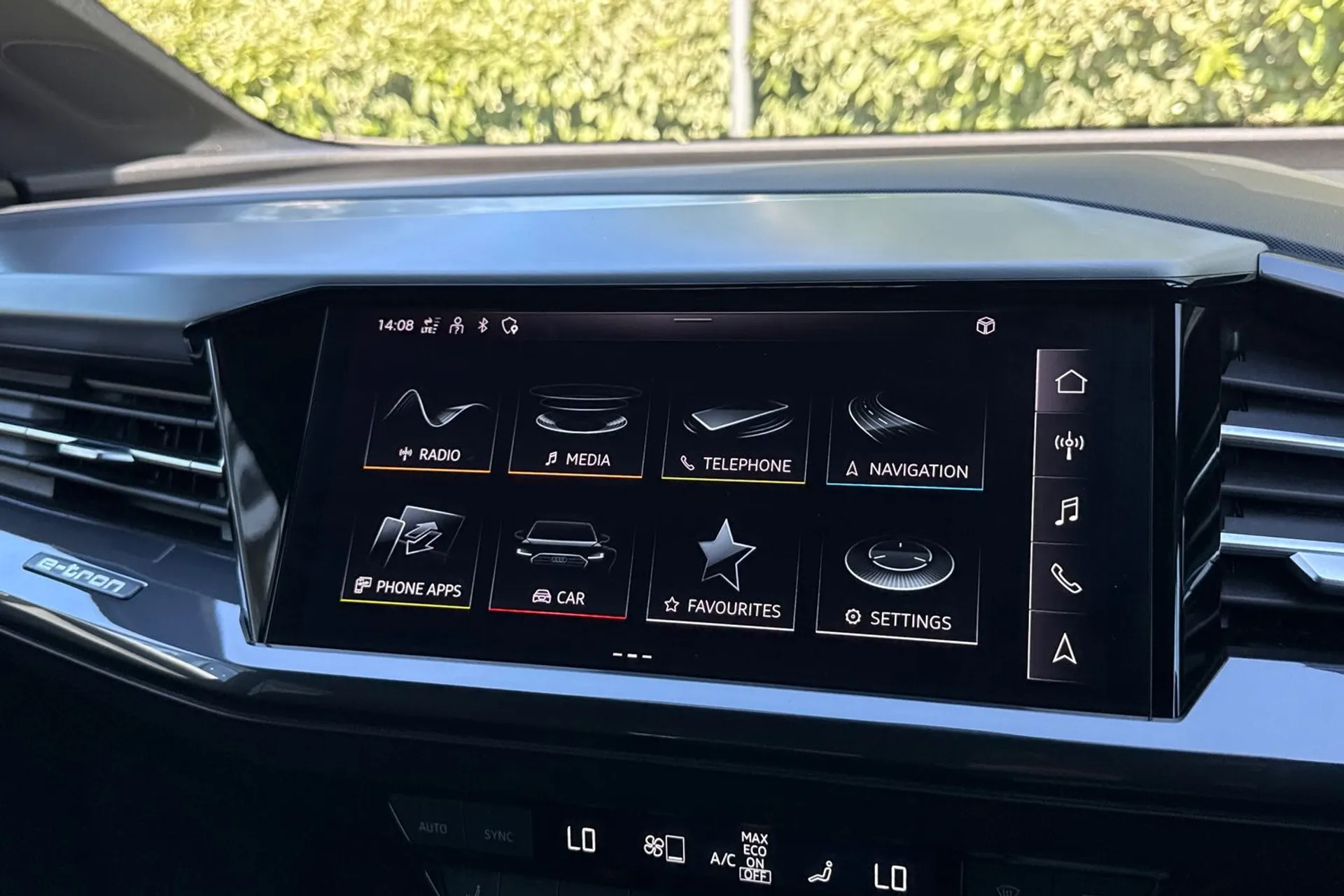 Audi Q4 thumbnail image number 22