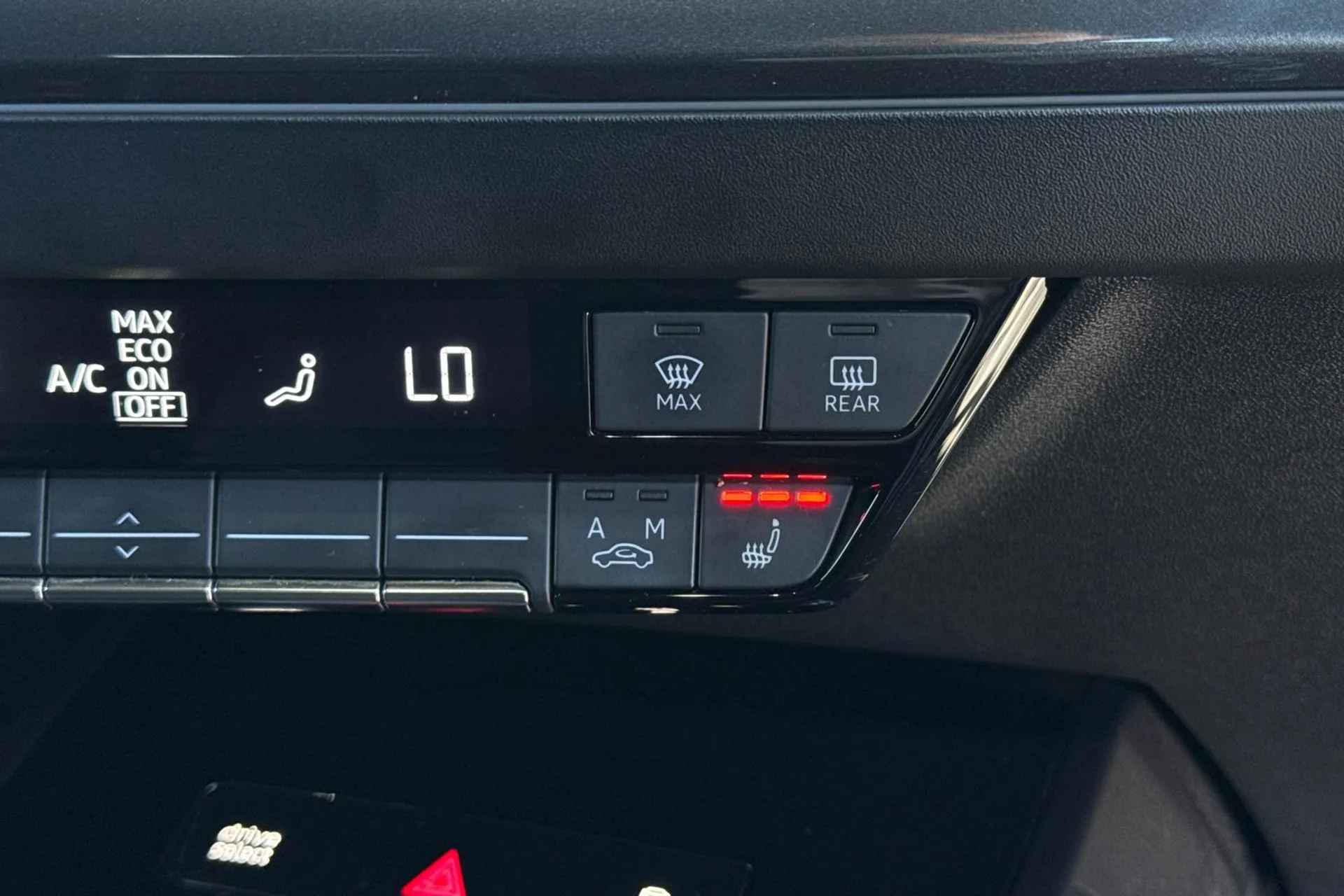 Audi Q4 thumbnail image number 12