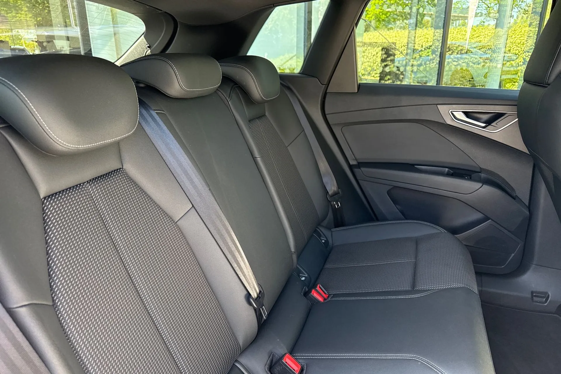 Audi Q4 thumbnail image number 35